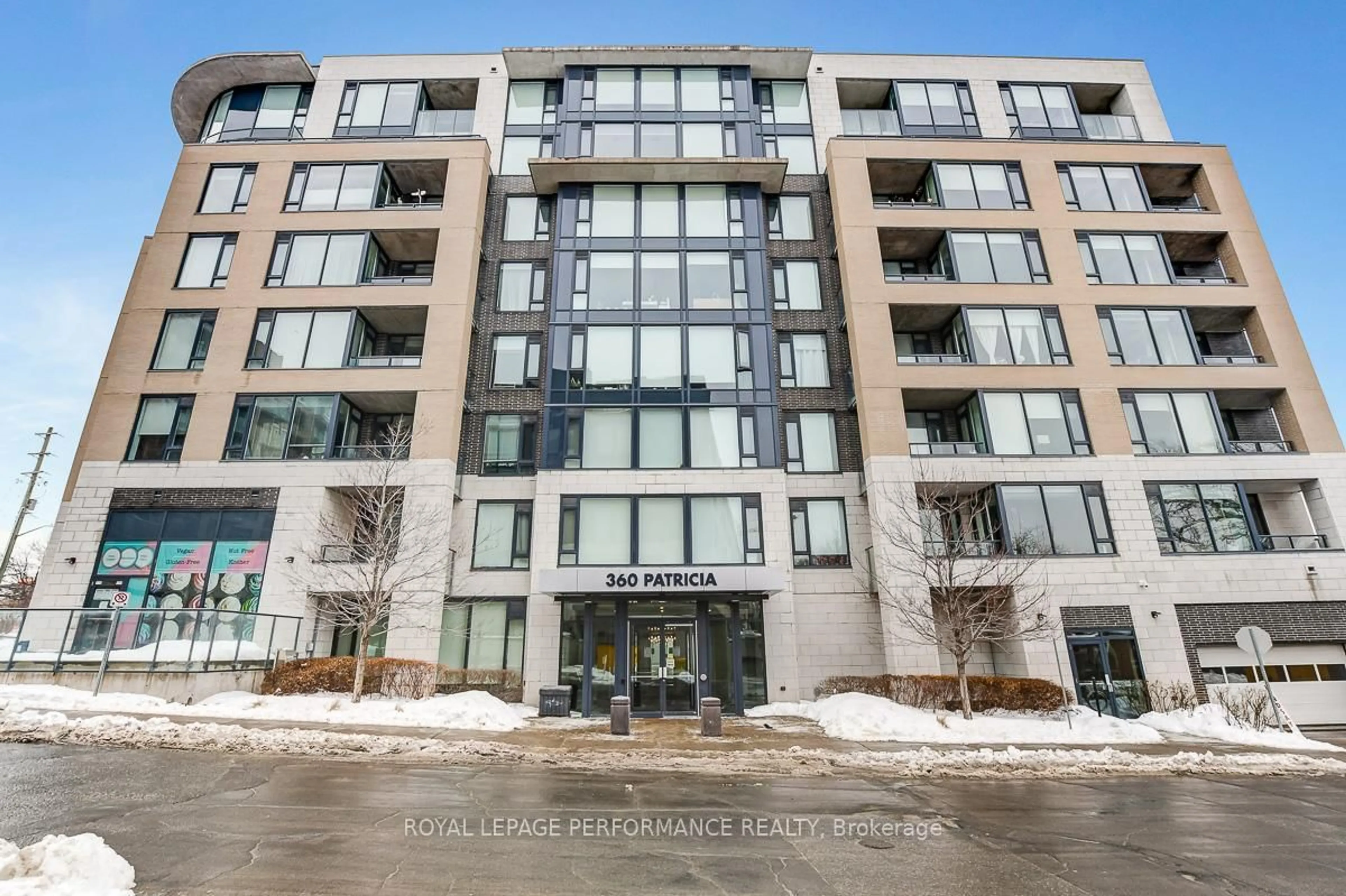 Indoor foyer for 360 Patricia Ave #623, Ottawa Ontario K1Z 0A8