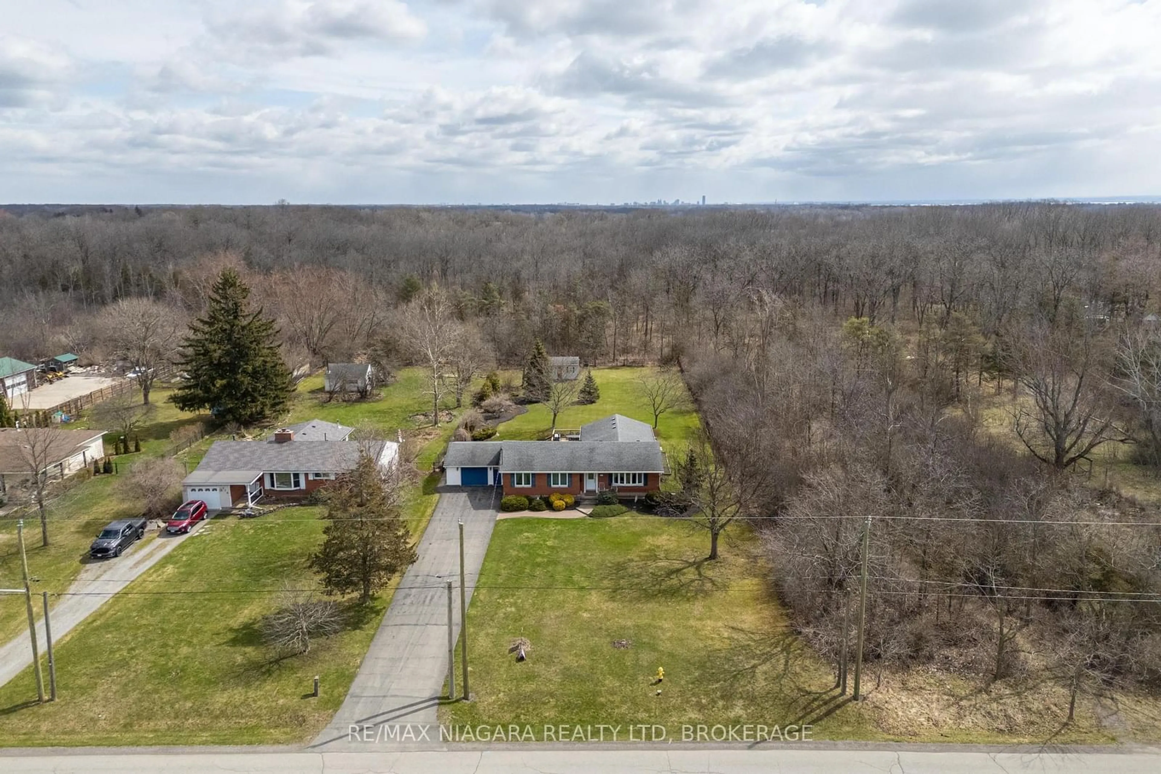 A pic from outside/outdoor area/front of a property/back of a property/a pic from drone, water/lake/river/ocean view for 620 Prospect Point Rd, Fort Erie Ontario L0S 1N0