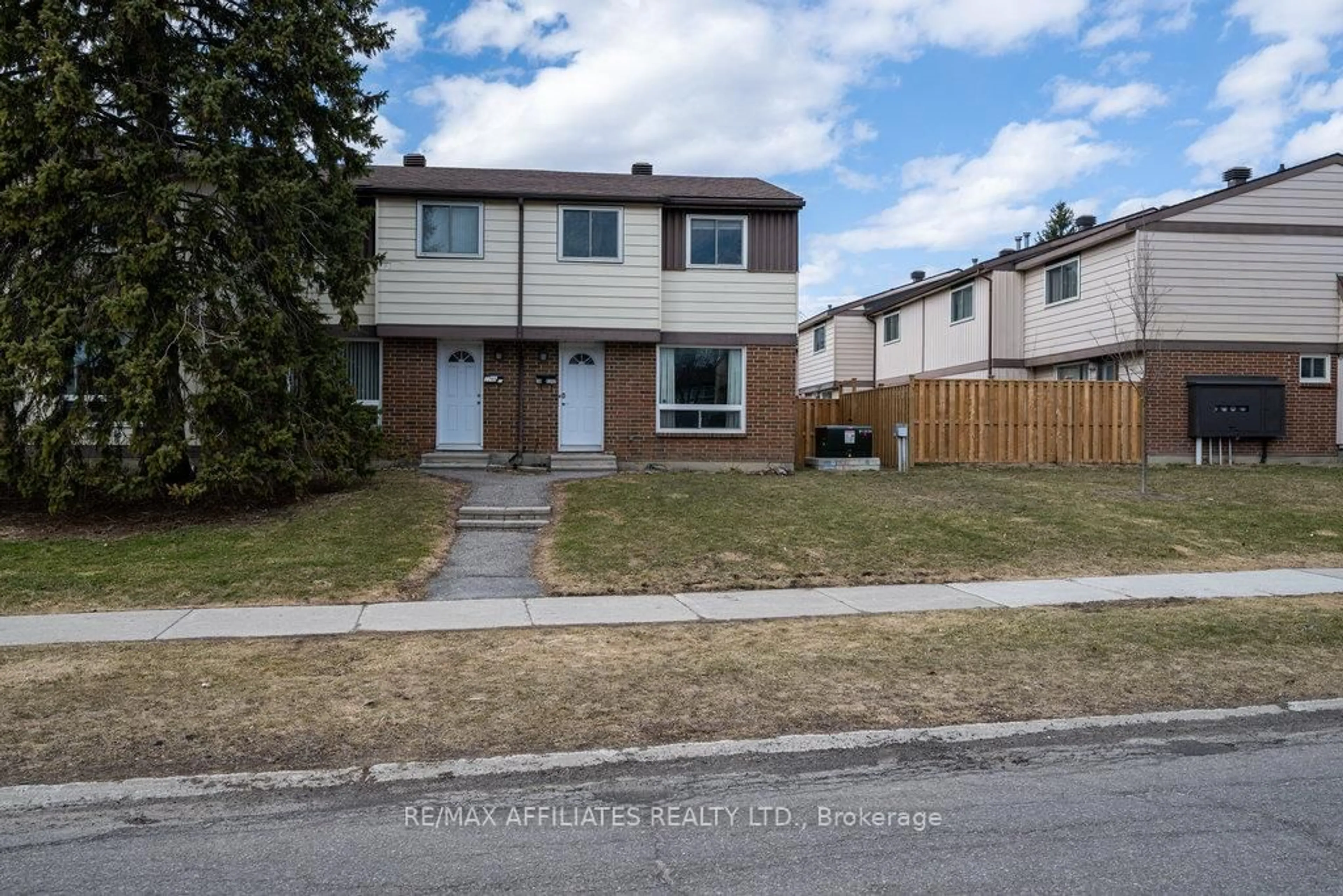 Unknown for 2292 Orient Park Dr #30, Ottawa Ontario K1B 4Z7