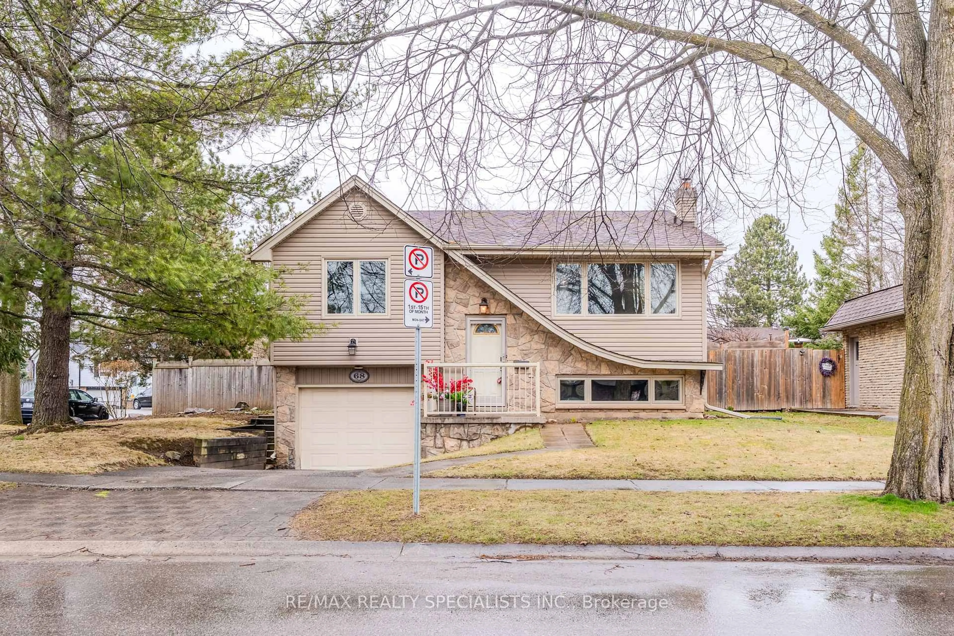 Home with brick exterior material, street for 68 Oriole Pkwy, Brantford Ontario N3R 6V9