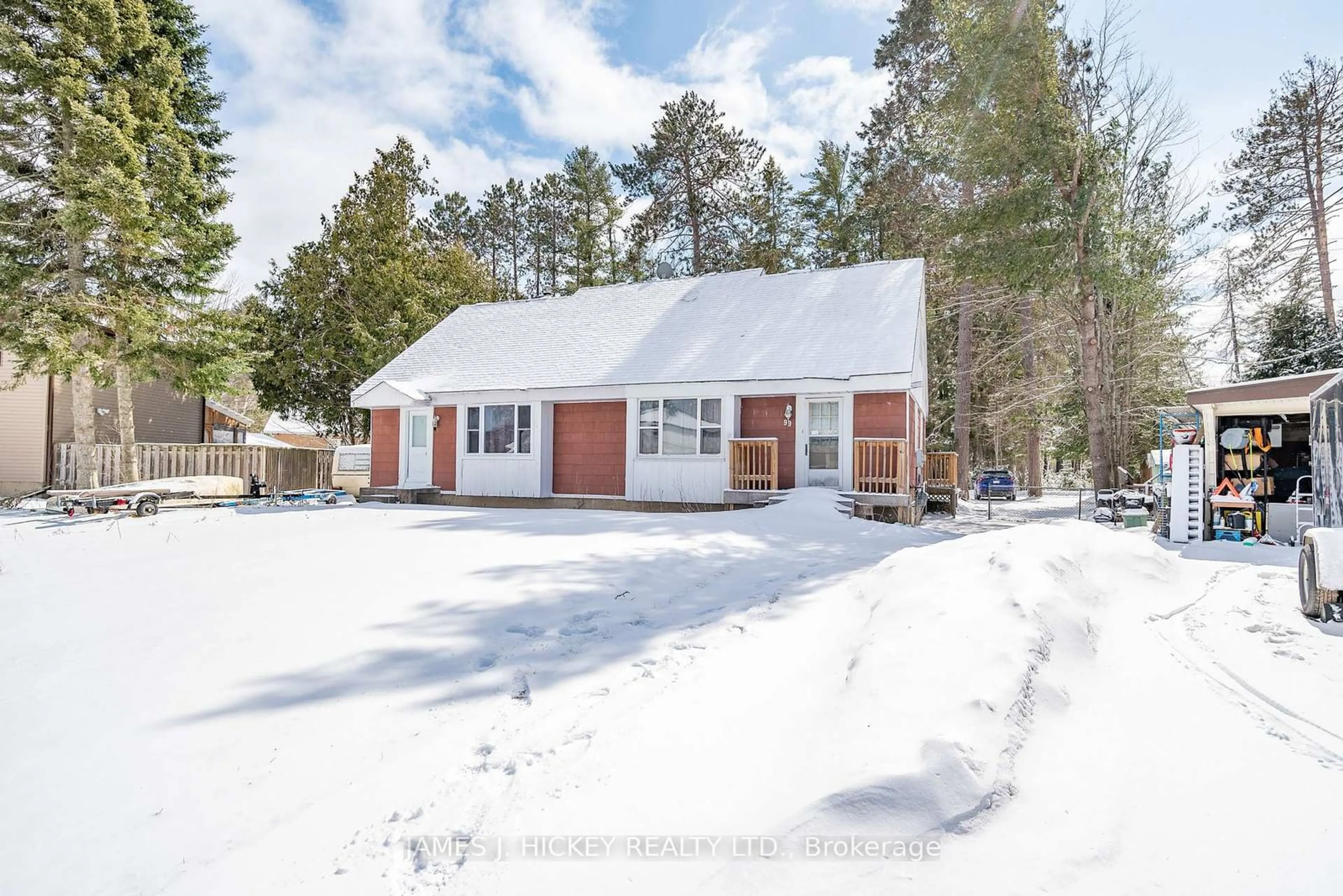 A pic from outside/outdoor area/front of a property/back of a property/a pic from drone, street for 99 Algonquin St, Deep River Ontario K0J 1P0
