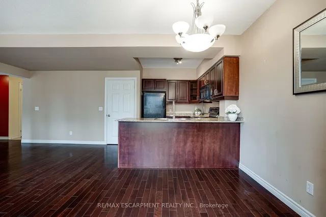 Additional property image - 47 Caroline St Unit 210