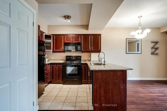 Additional property image - 47 Caroline St Unit 210