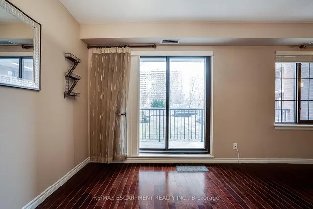 Additional property image - 47 Caroline St Unit 210