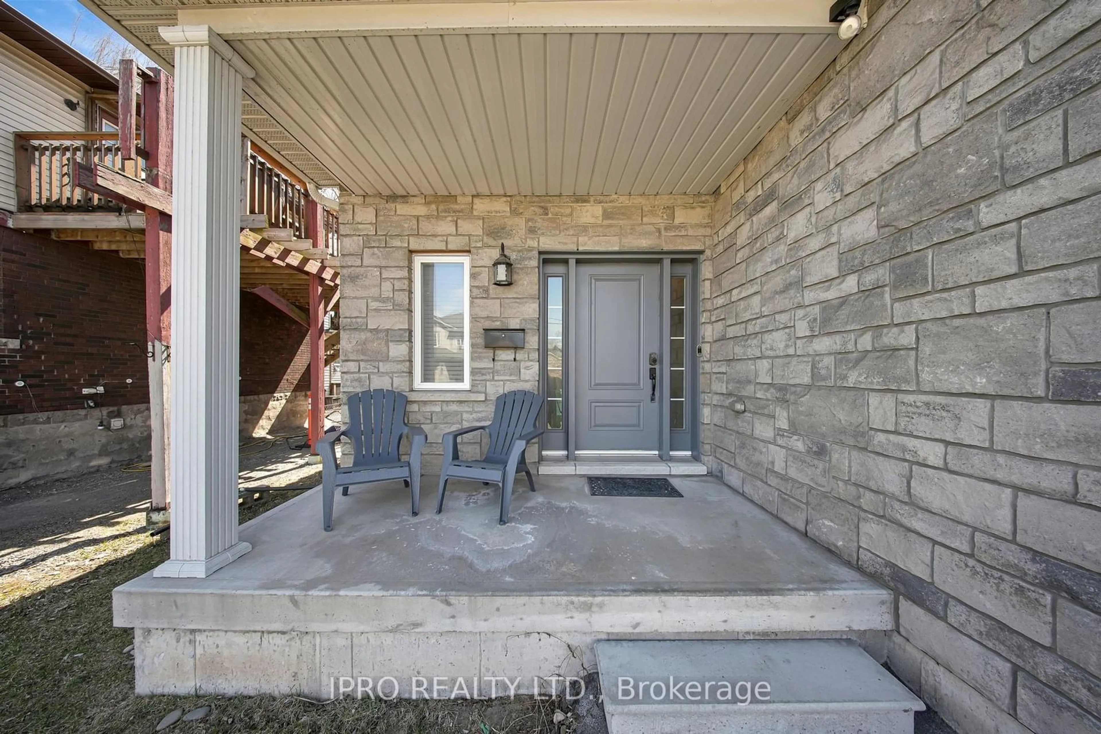 Indoor entryway for 22 Lagoon Ave, Hamilton Ontario L8H 7C5