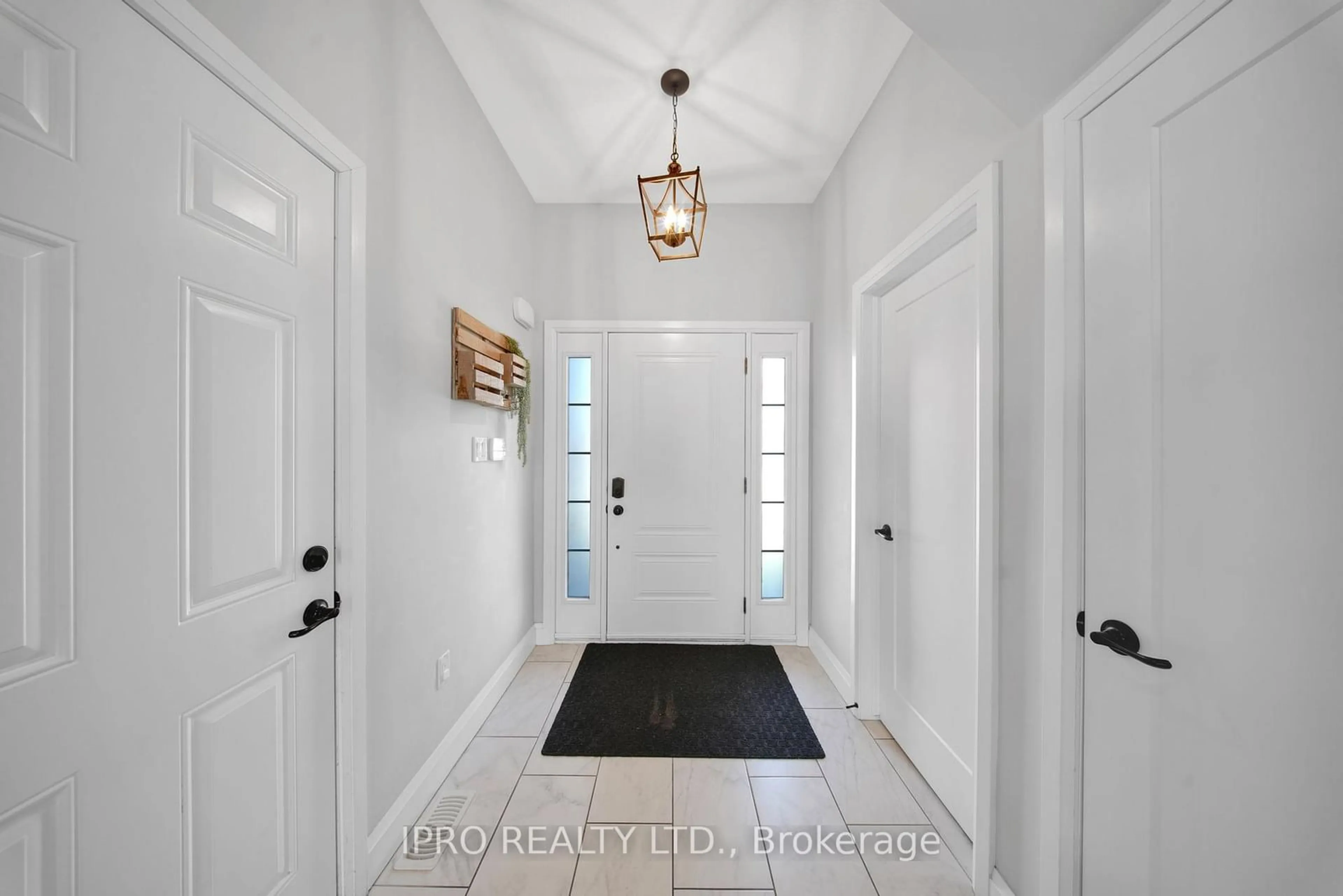 Indoor entryway for 22 Lagoon Ave, Hamilton Ontario L8H 7C5