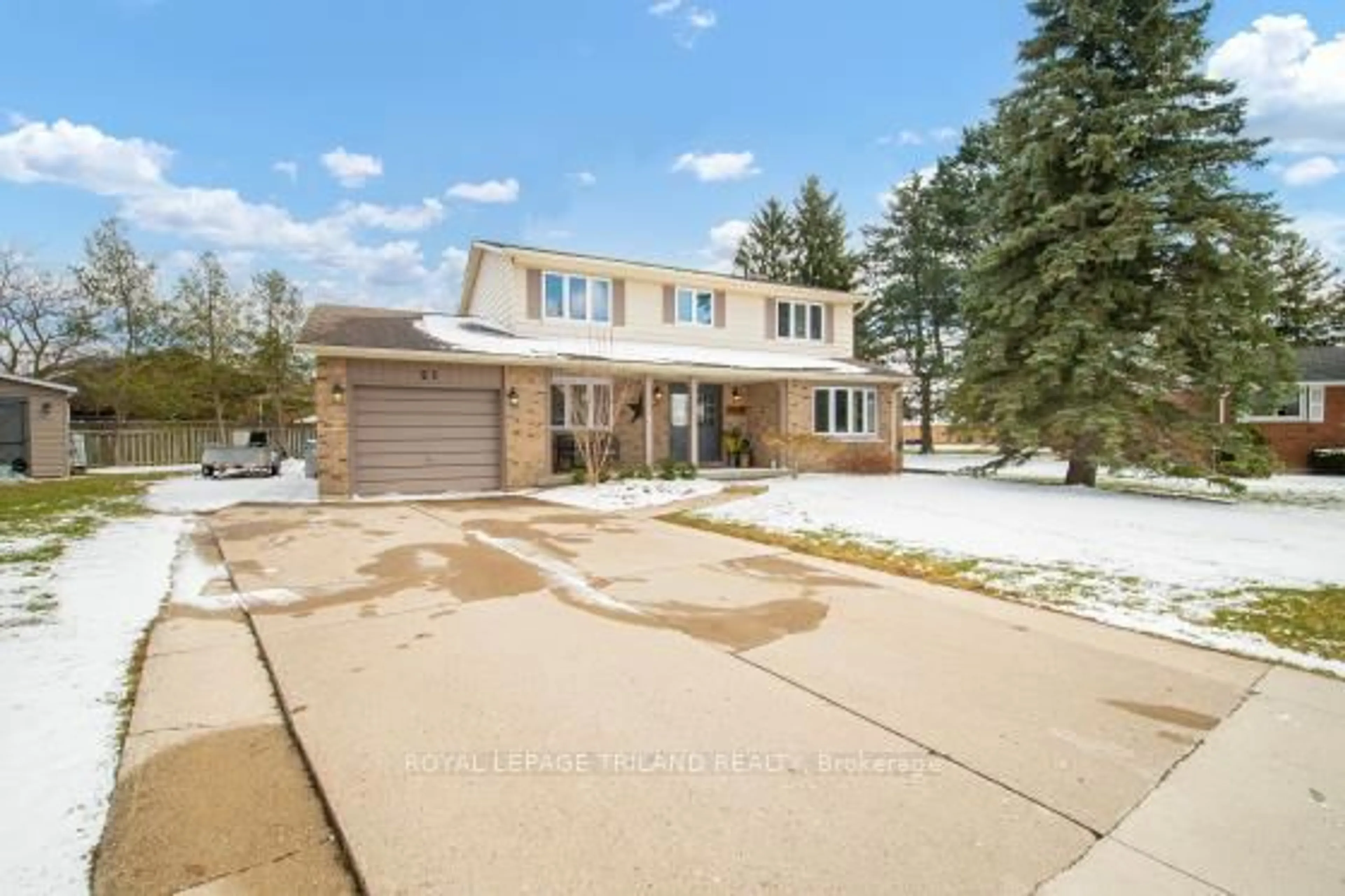 A pic from outside/outdoor area/front of a property/back of a property/a pic from drone, street for 21 Sherwood Cres, South Huron Ontario N0M 1S1