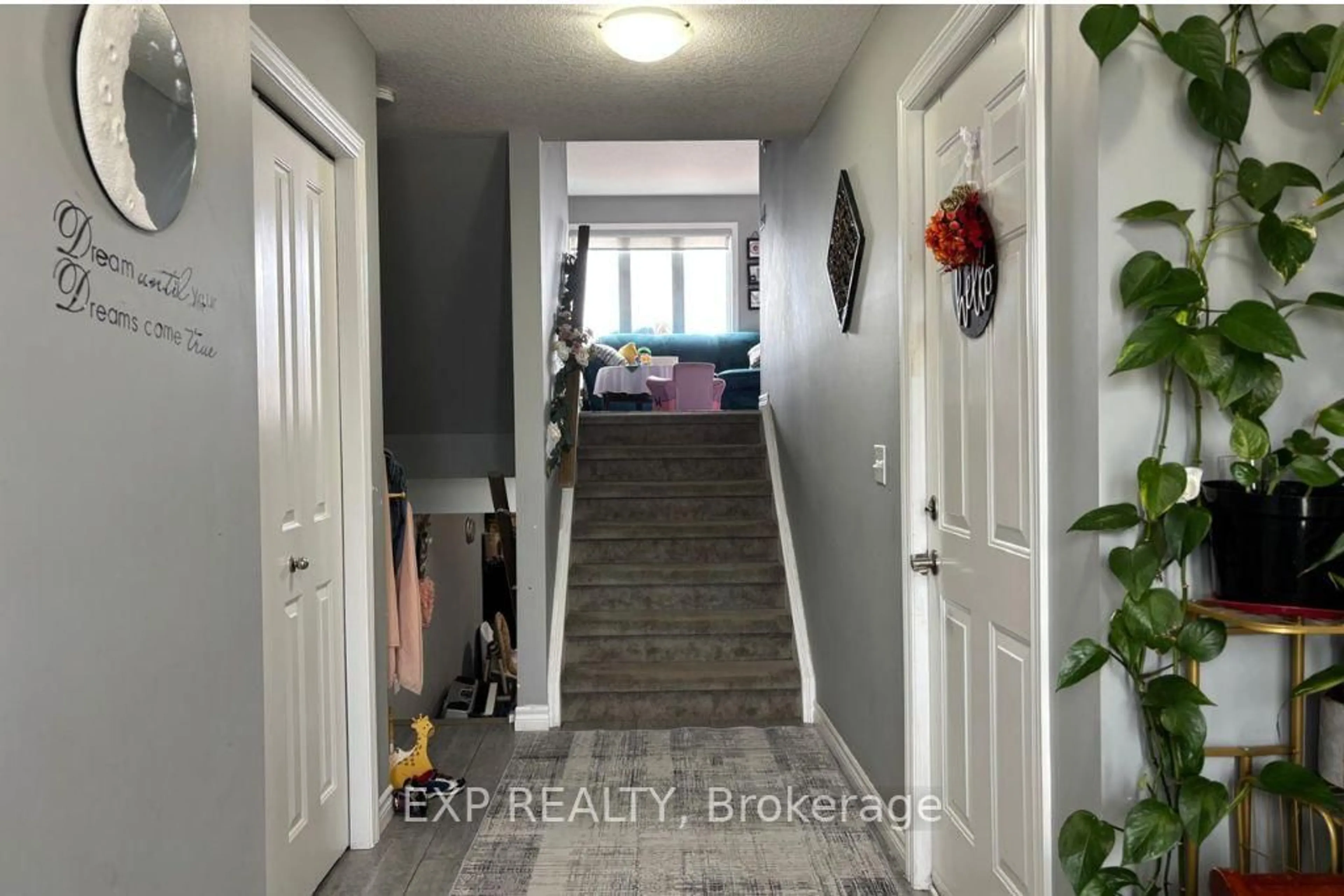 Indoor entryway for 3399 Castle Rock Pl #26, London South Ontario N6J 2H2