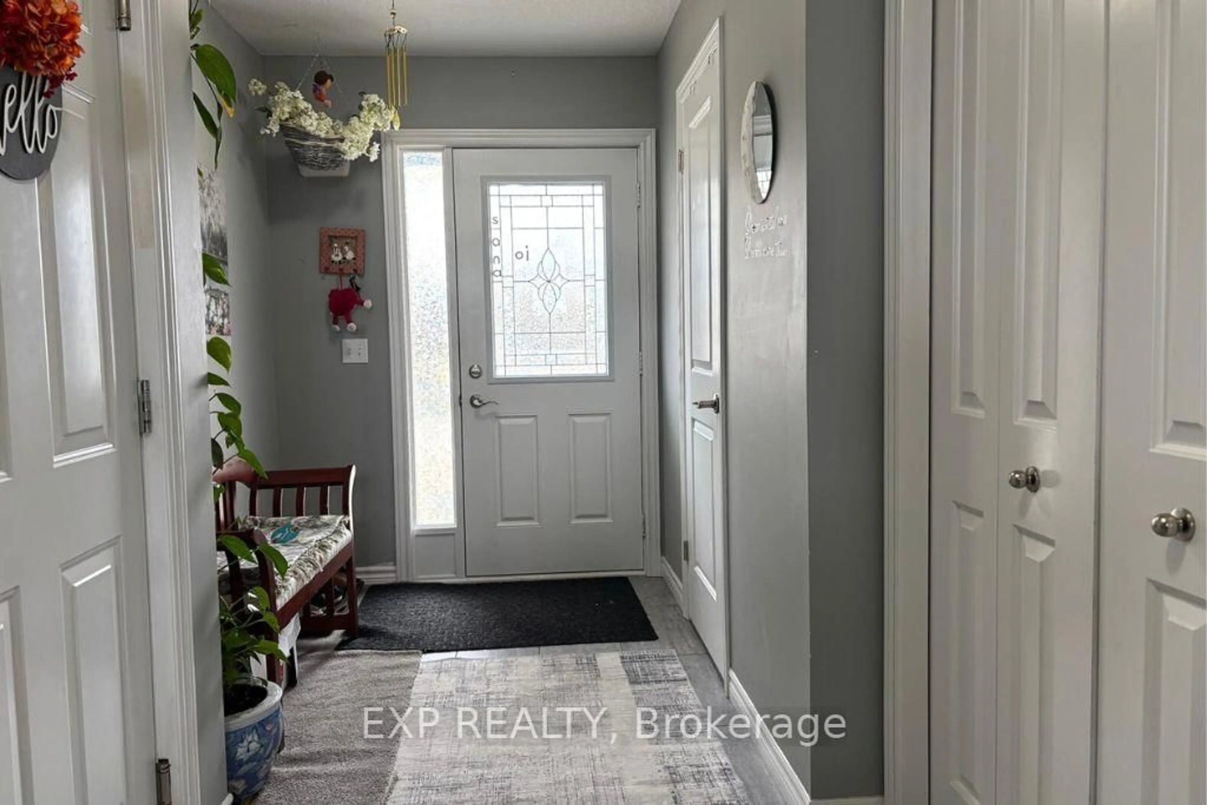 Indoor entryway for 3399 Castle Rock Pl #26, London South Ontario N6J 2H2