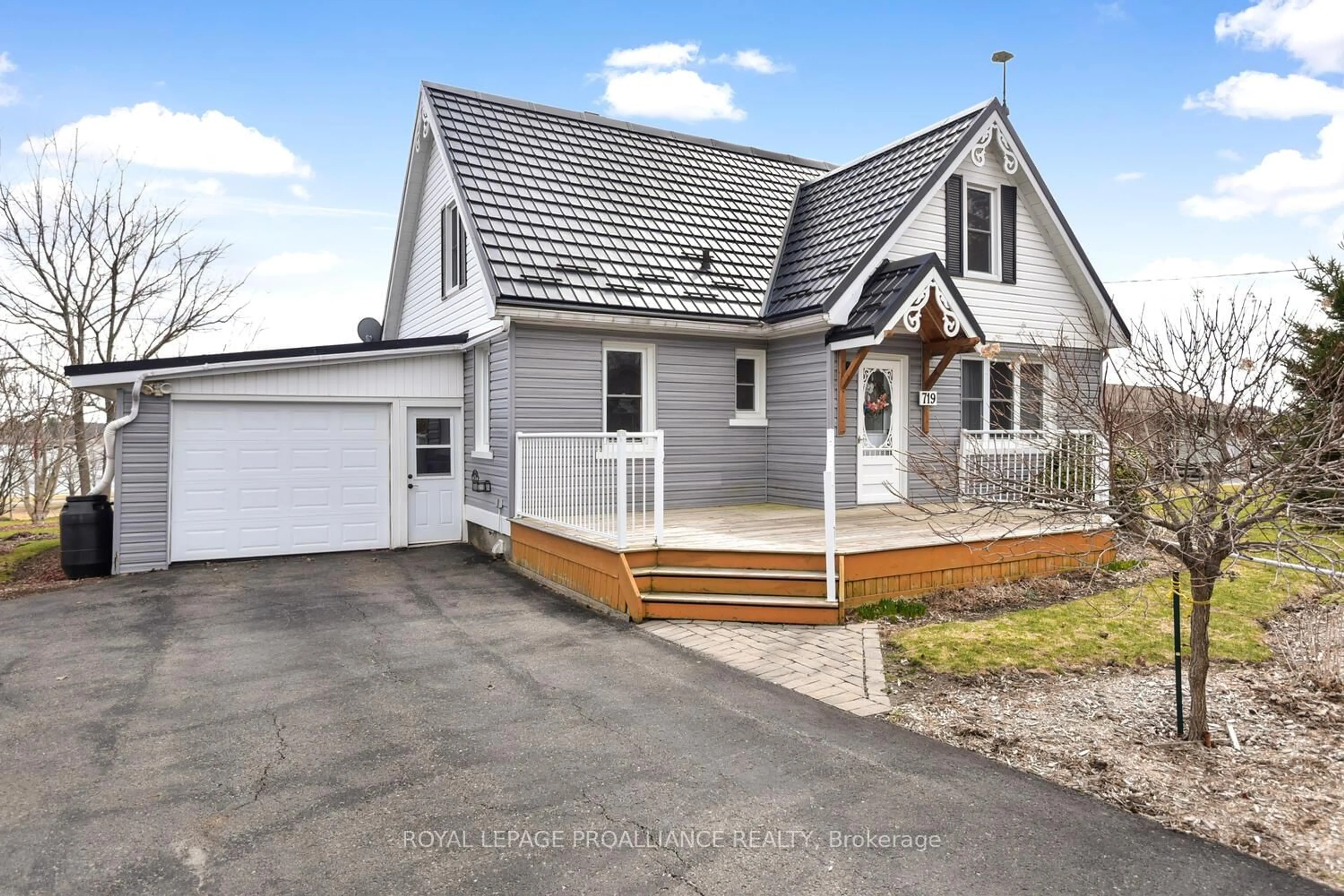 A pic from outside/outdoor area/front of a property/back of a property/a pic from drone, street for 719 County Road 2 Rd, Edwardsburgh/Cardinal Ontario K0E 1E0