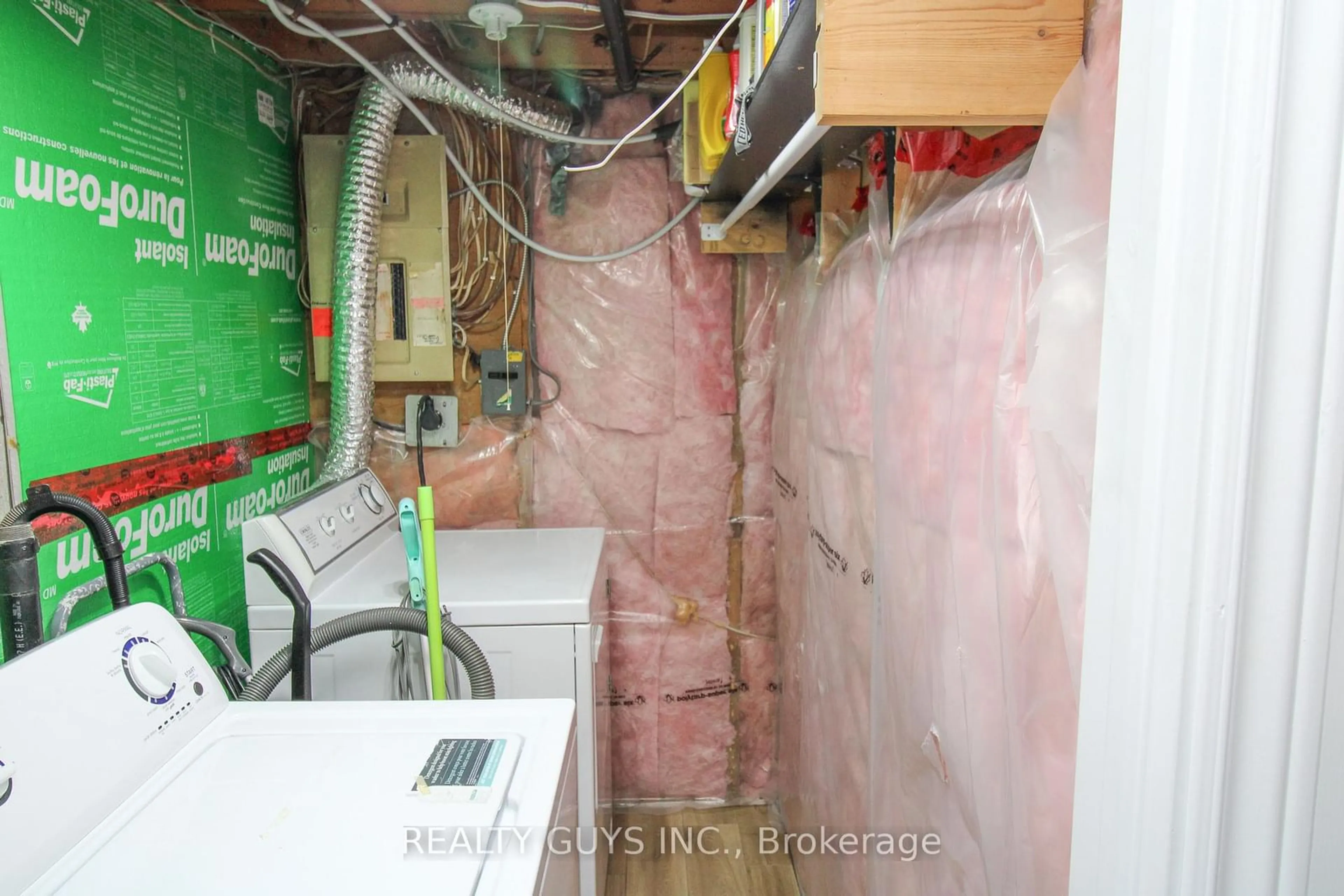 Laundry room for 282 Mcdonnel St, Peterborough Central Ontario K9H 2W5