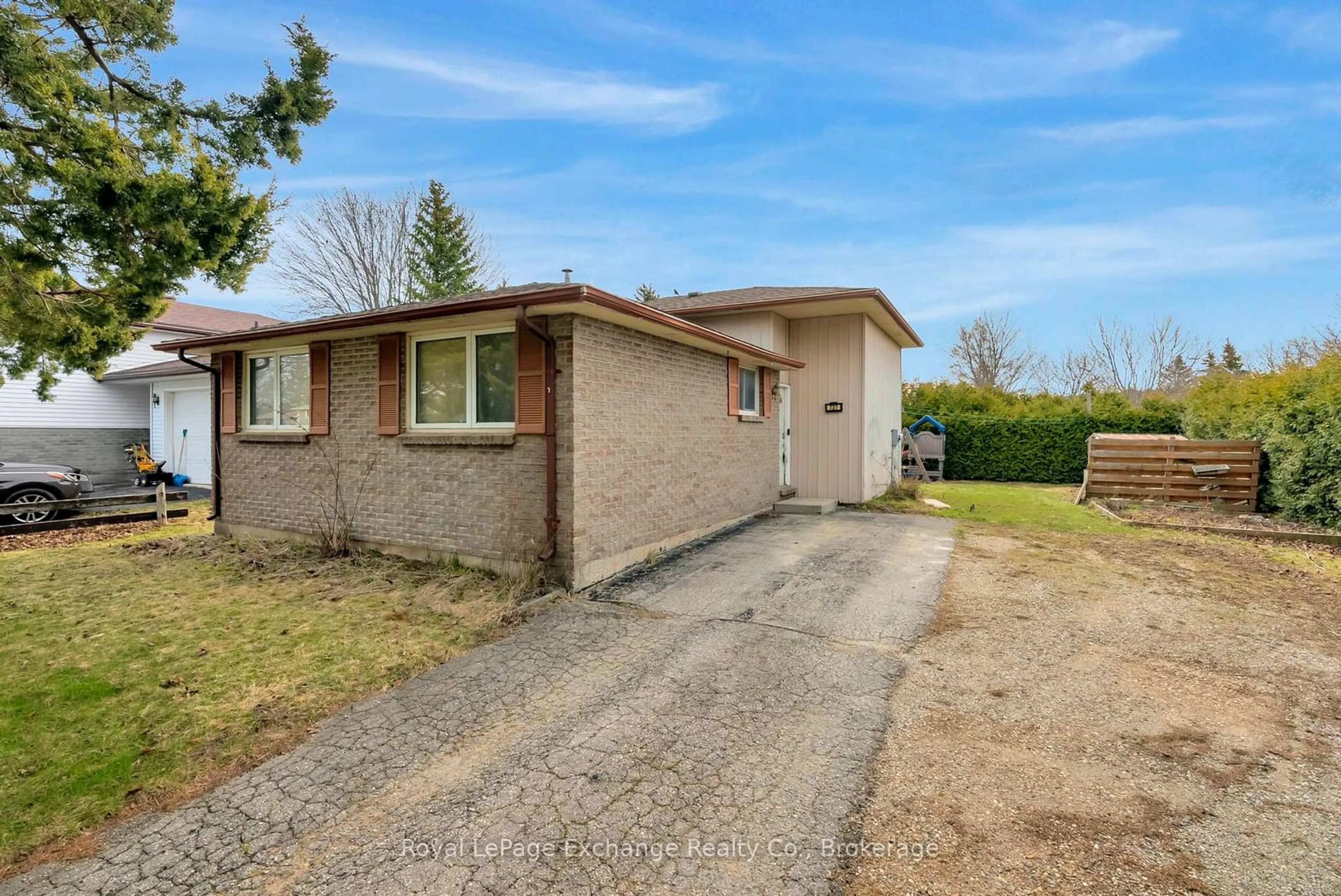 Home with brick exterior material, street for 727 Johnston Cres, Kincardine Ontario N2Z 1S5