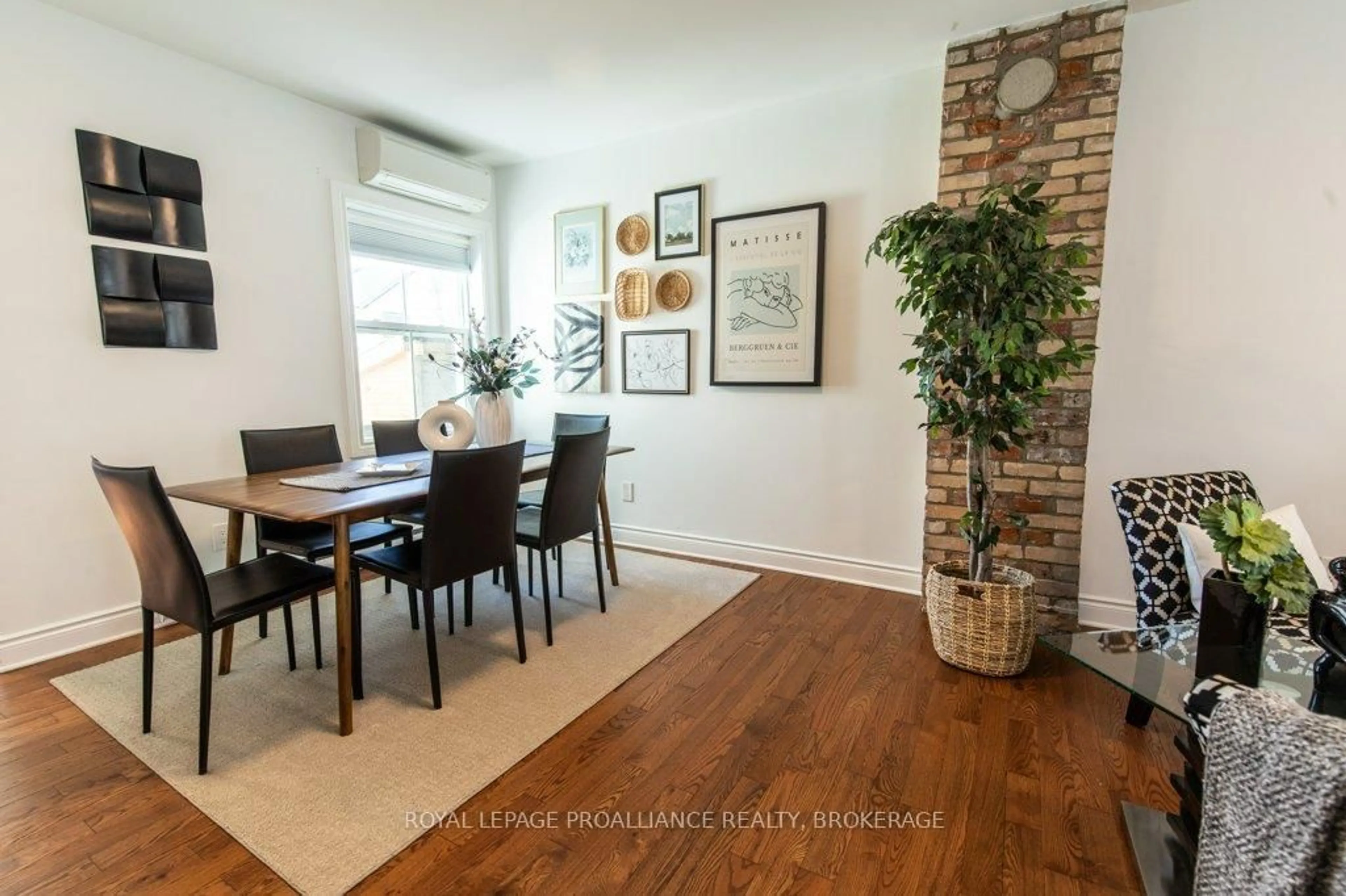Dining room, wood/laminate floor for 119 Montreal St, Kingston Ontario K7K 3E9