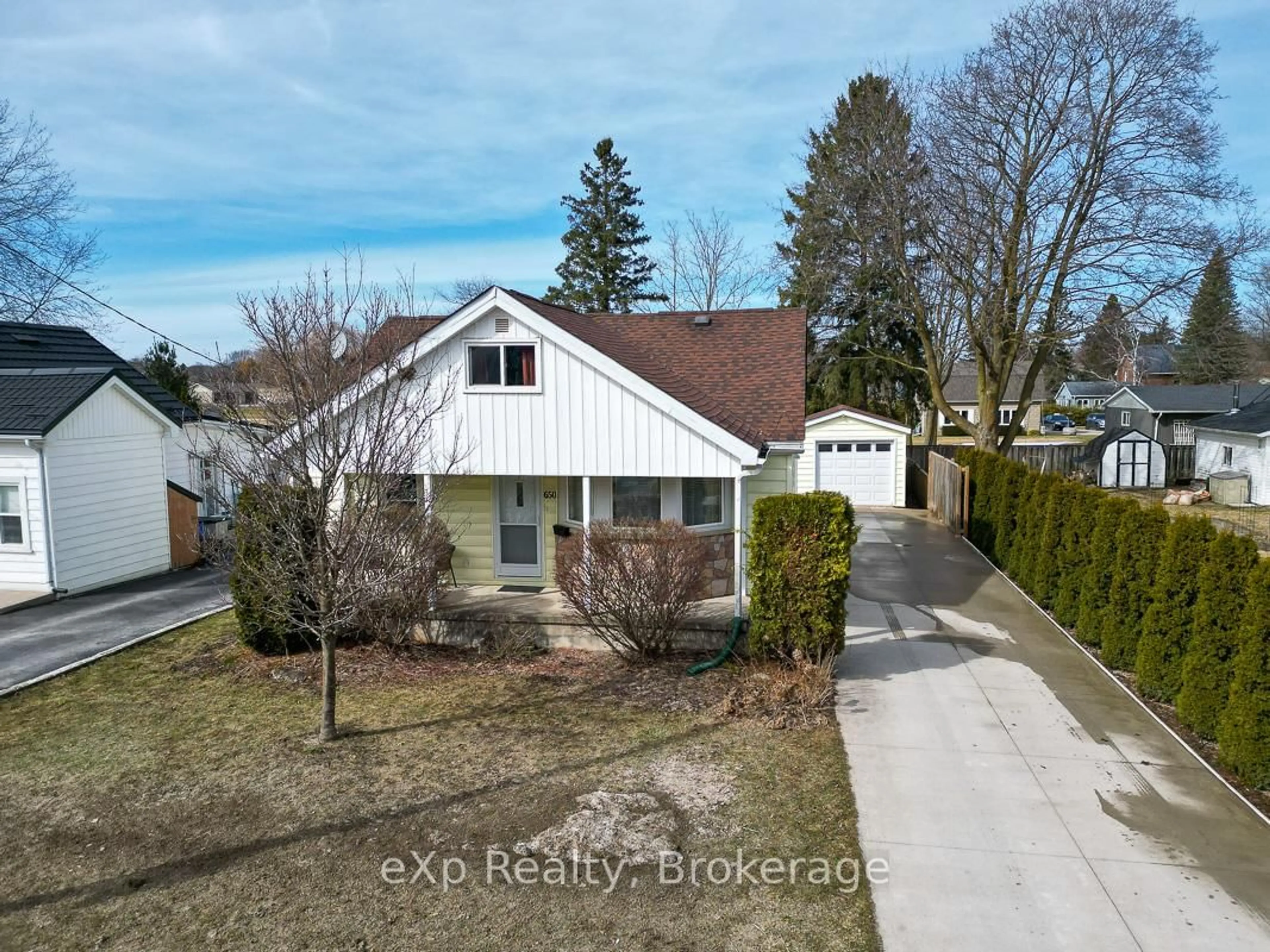 A pic from outside/outdoor area/front of a property/back of a property/a pic from drone, street for 650 9th St, Owen Sound Ontario N4K 3P6