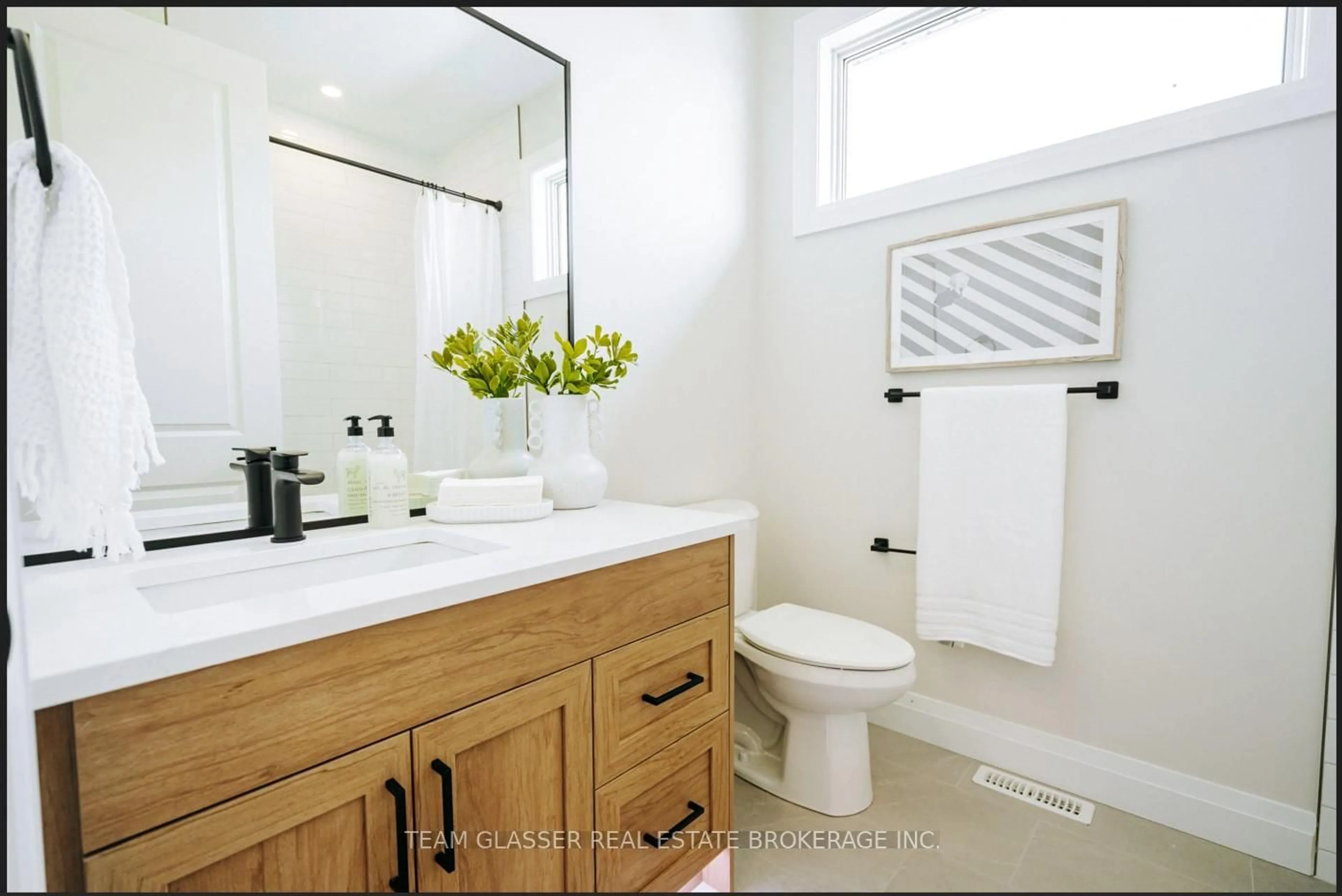 Contemporary bathroom, ceramic/tile floor for 79 Allister Dr #Lot 20, Middlesex Centre Ontario N0L 1R0