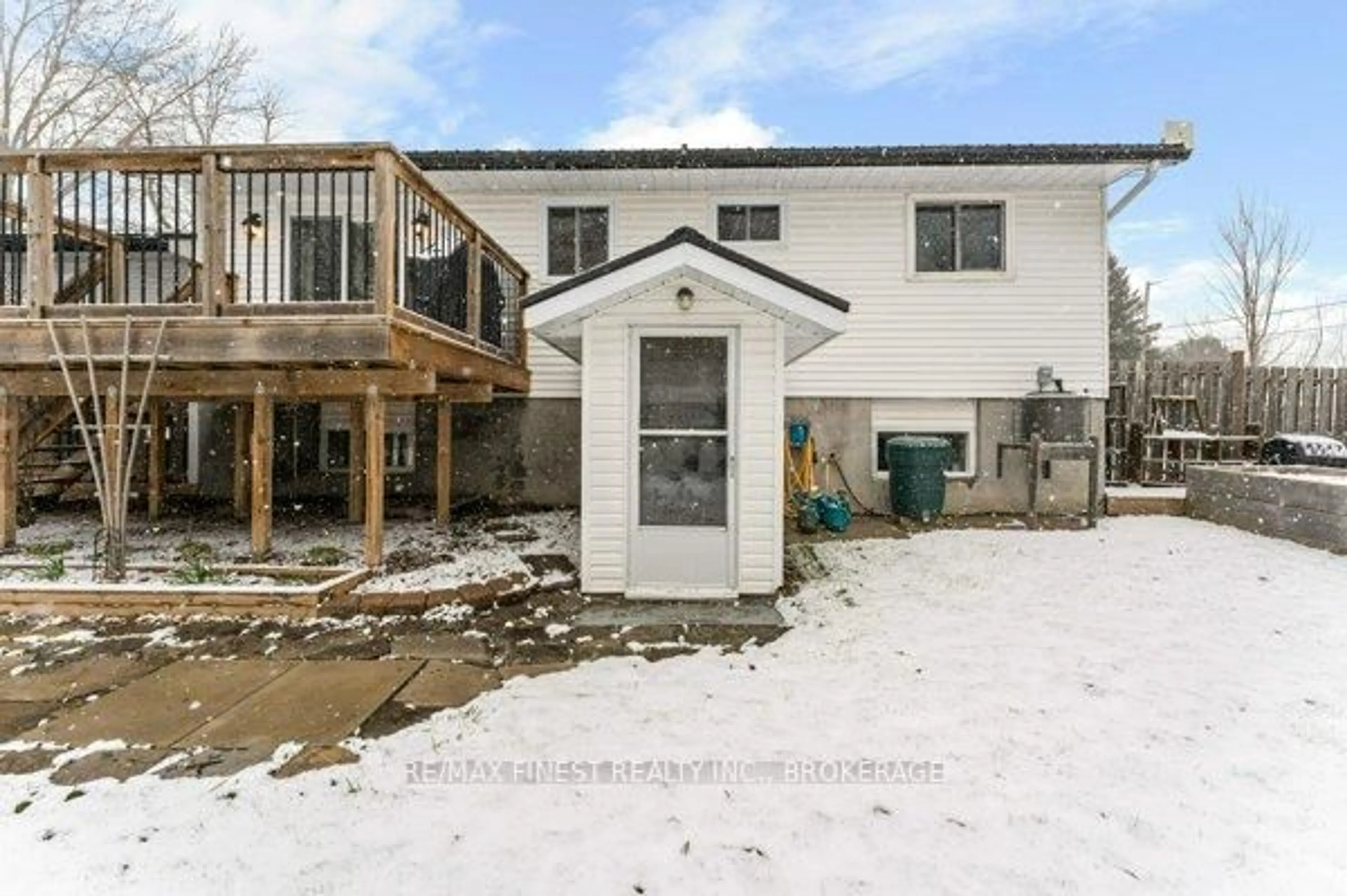 Unknown for 34 Centre St, Newburgh Ontario K0K 2S0