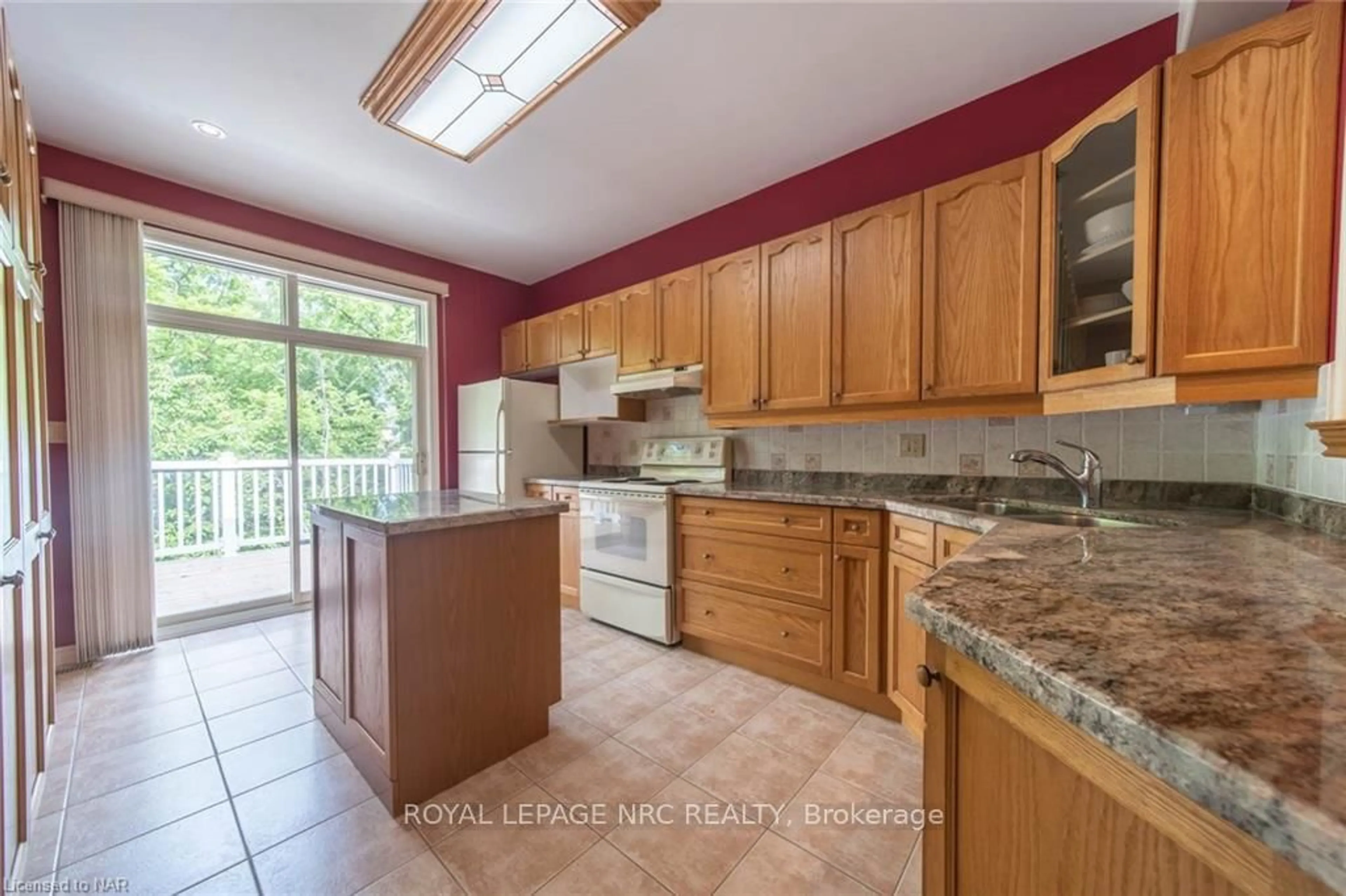 Standard kitchen, ceramic/tile floor for 174 Martindale Rd #25, St. Catharines Ontario L2S 3Z9