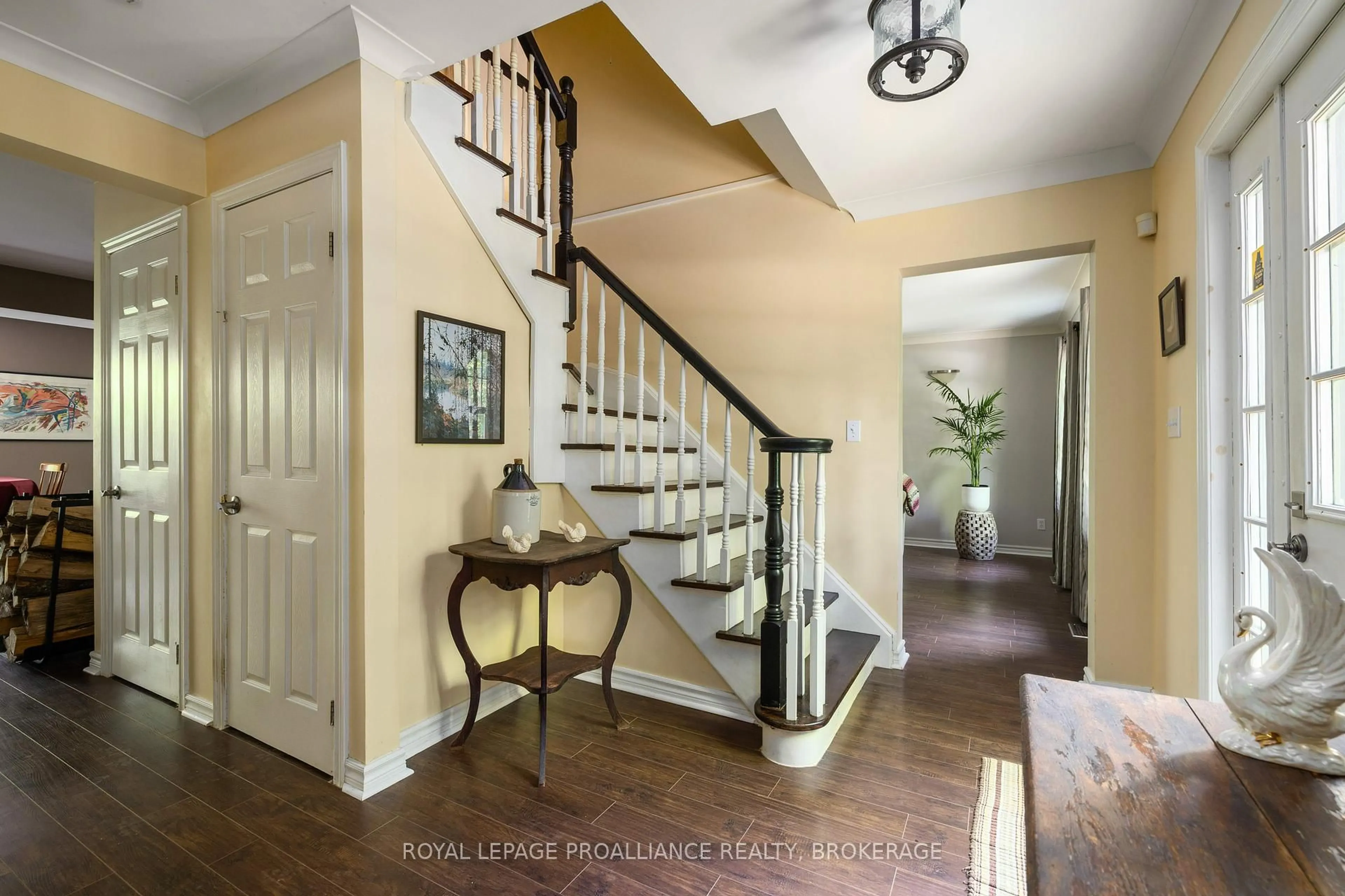 Indoor entryway for 1403 Norway Rd, Perth Road Ontario K0H 2L0