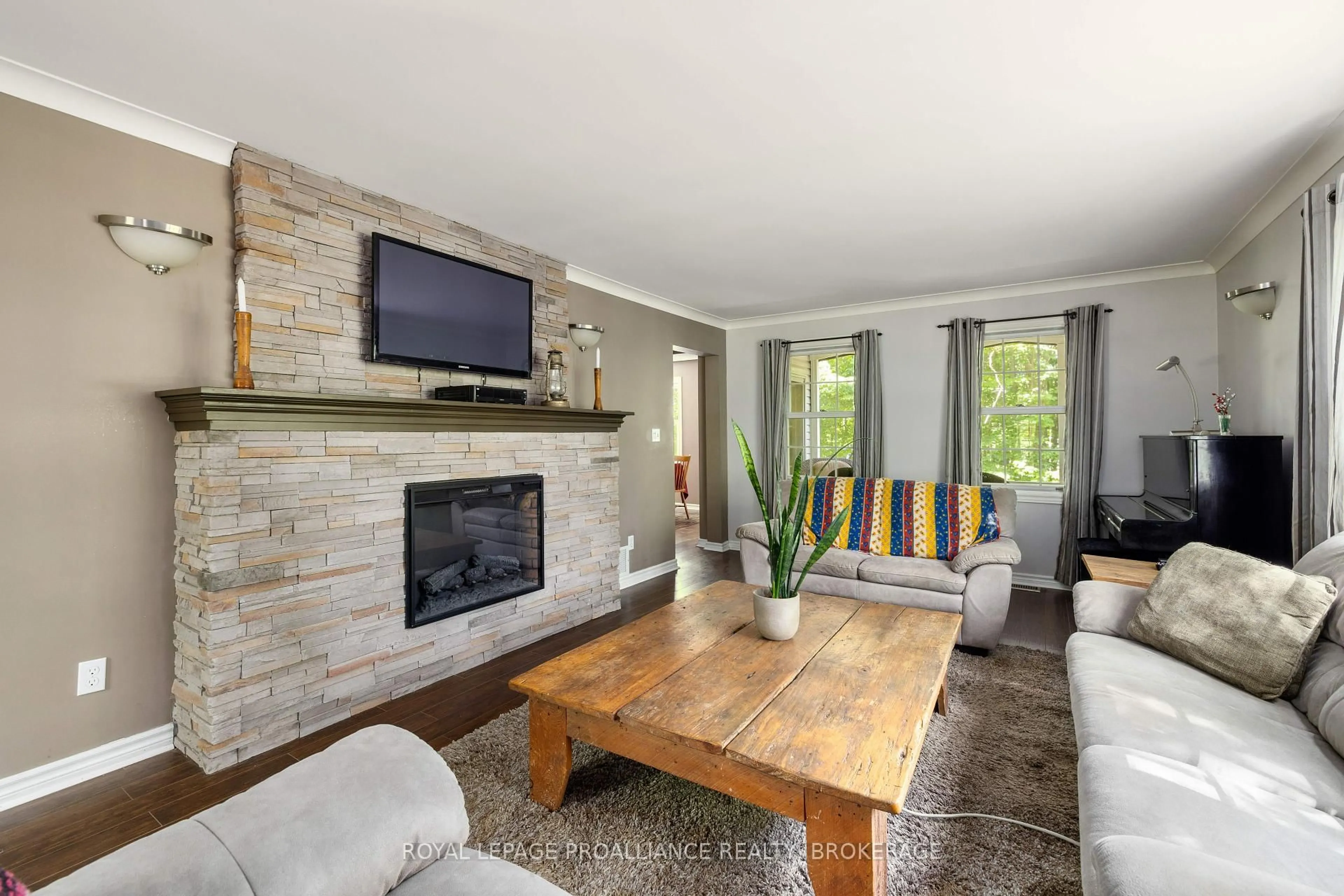 Living room with furniture, unknown for 1403 Norway Rd, Perth Road Ontario K0H 2L0
