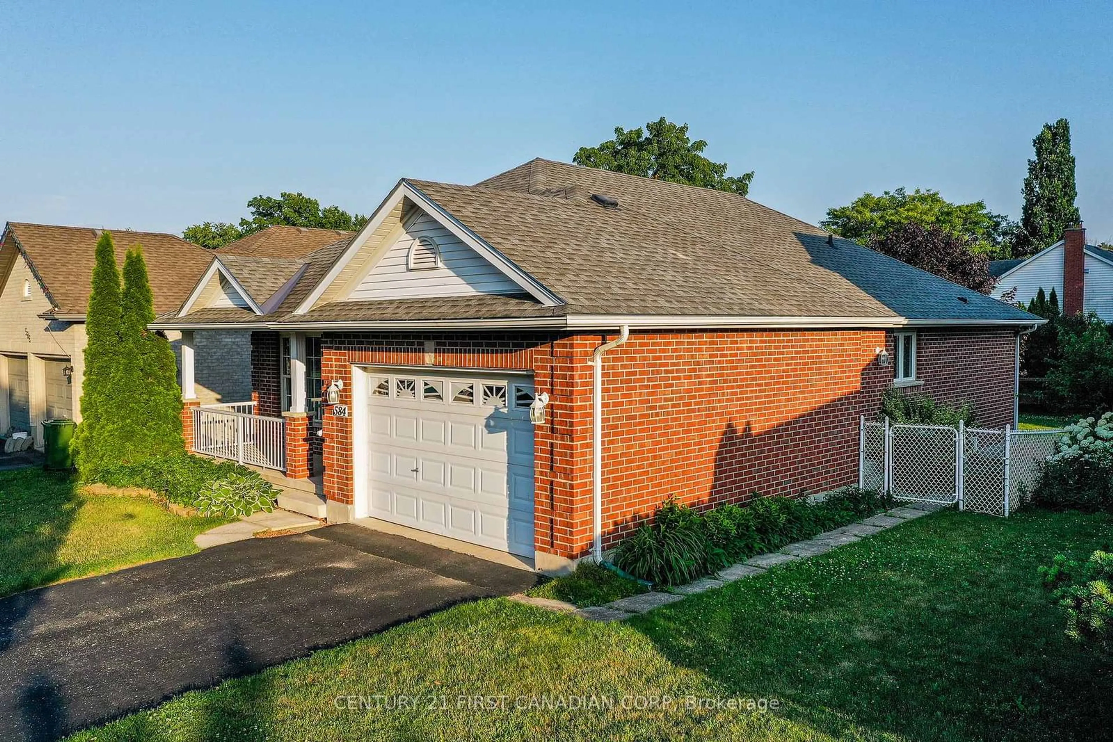Home with brick exterior material, street for 584 Wellington St, St. Thomas Ontario N5R 6E1