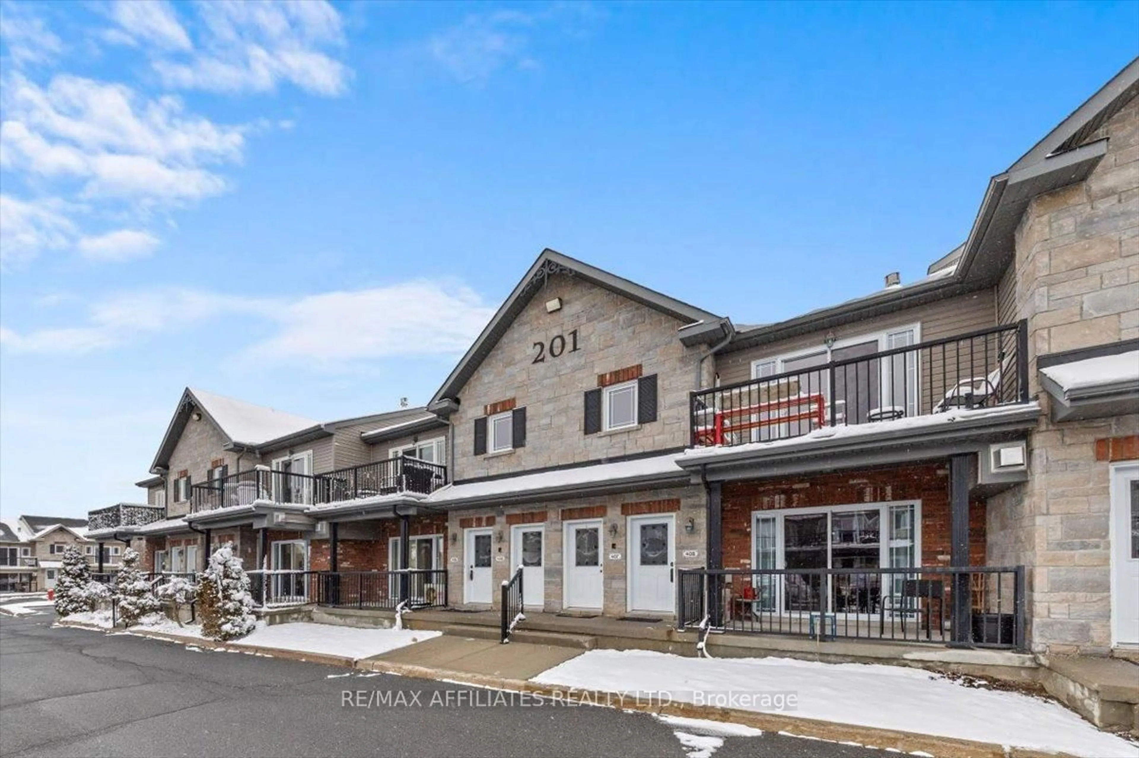 Patio, mountain view for 201 Eliot St #407, Clarence-Rockland Ontario K4K 0G4