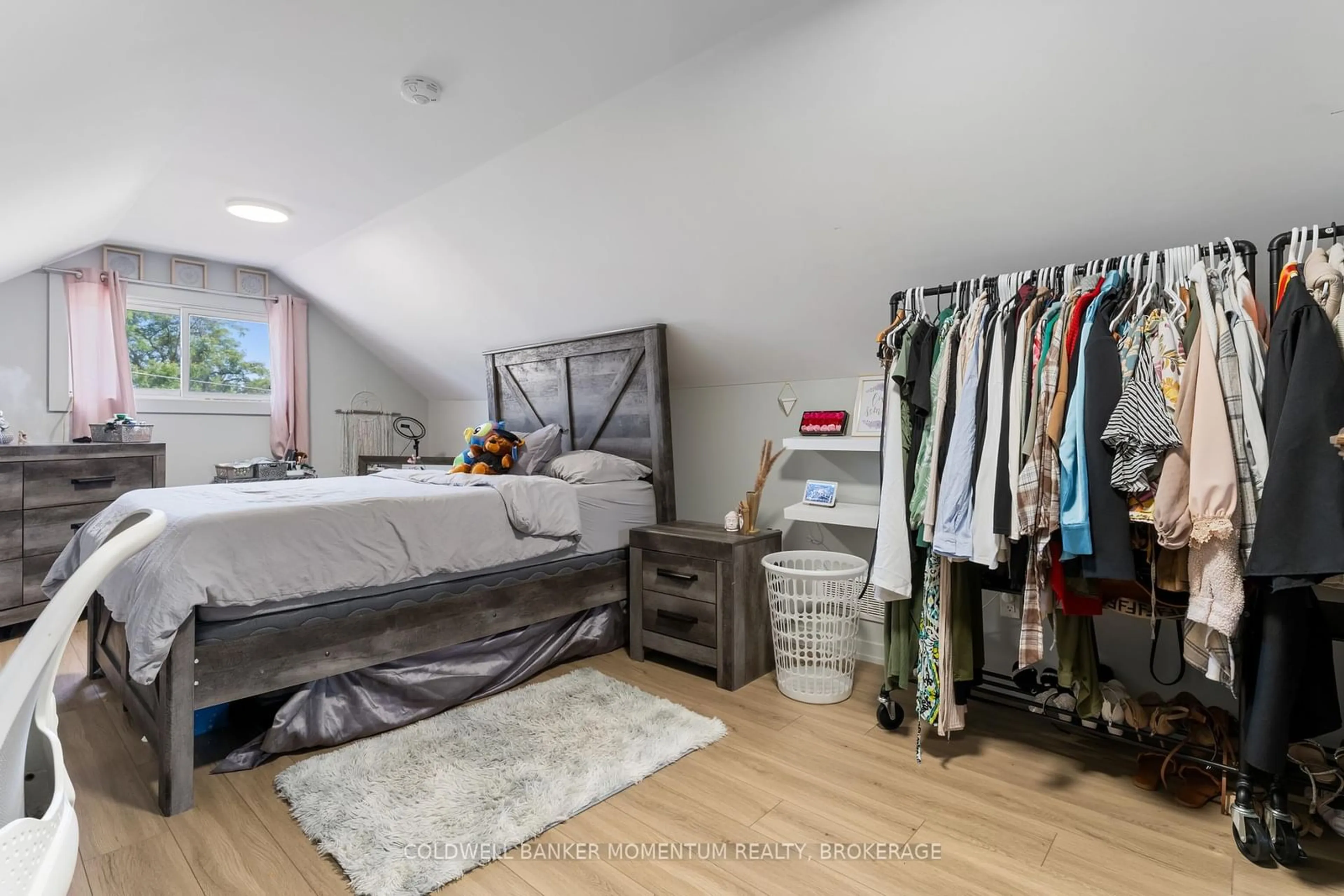 Unknown for 366 Carlton St, St. Catharines Ontario L2M 4W6
