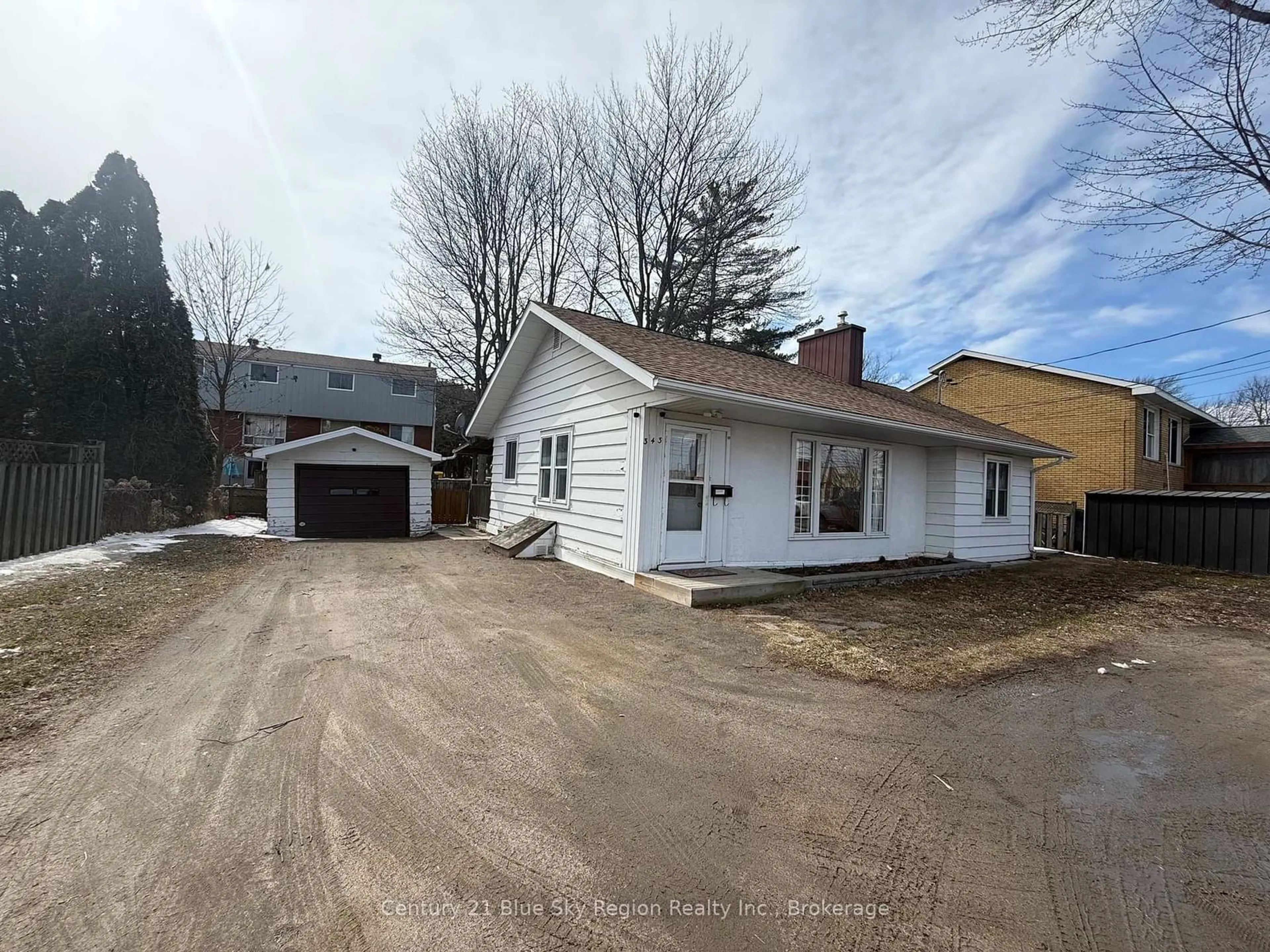 A pic from outside/outdoor area/front of a property/back of a property/a pic from drone, street for 343 Lakeshore Dr, North Bay Ontario P1A 2C4