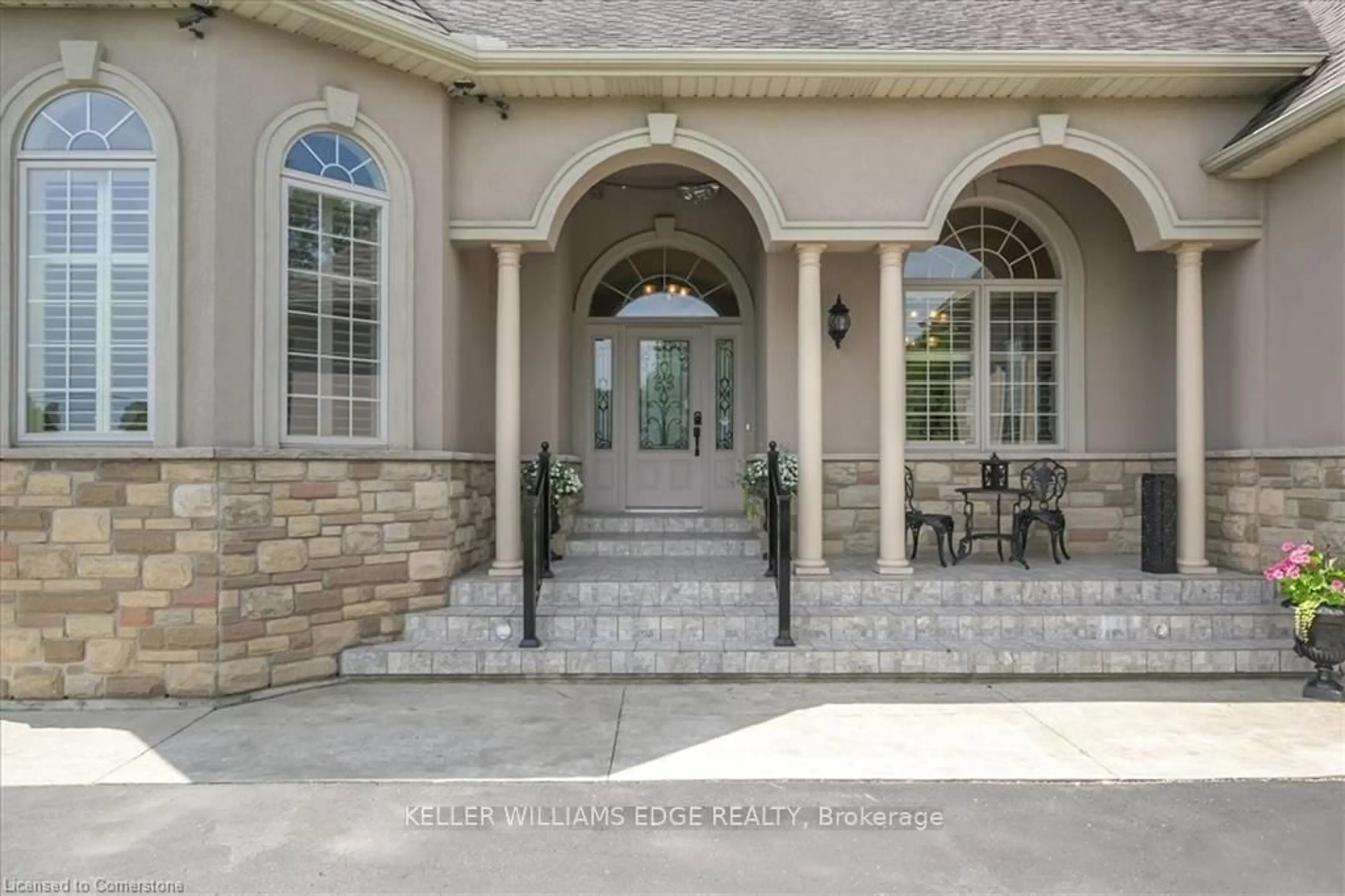 Indoor entryway for 9893 Dickenson Rd, Hamilton Ontario L0R 1W0