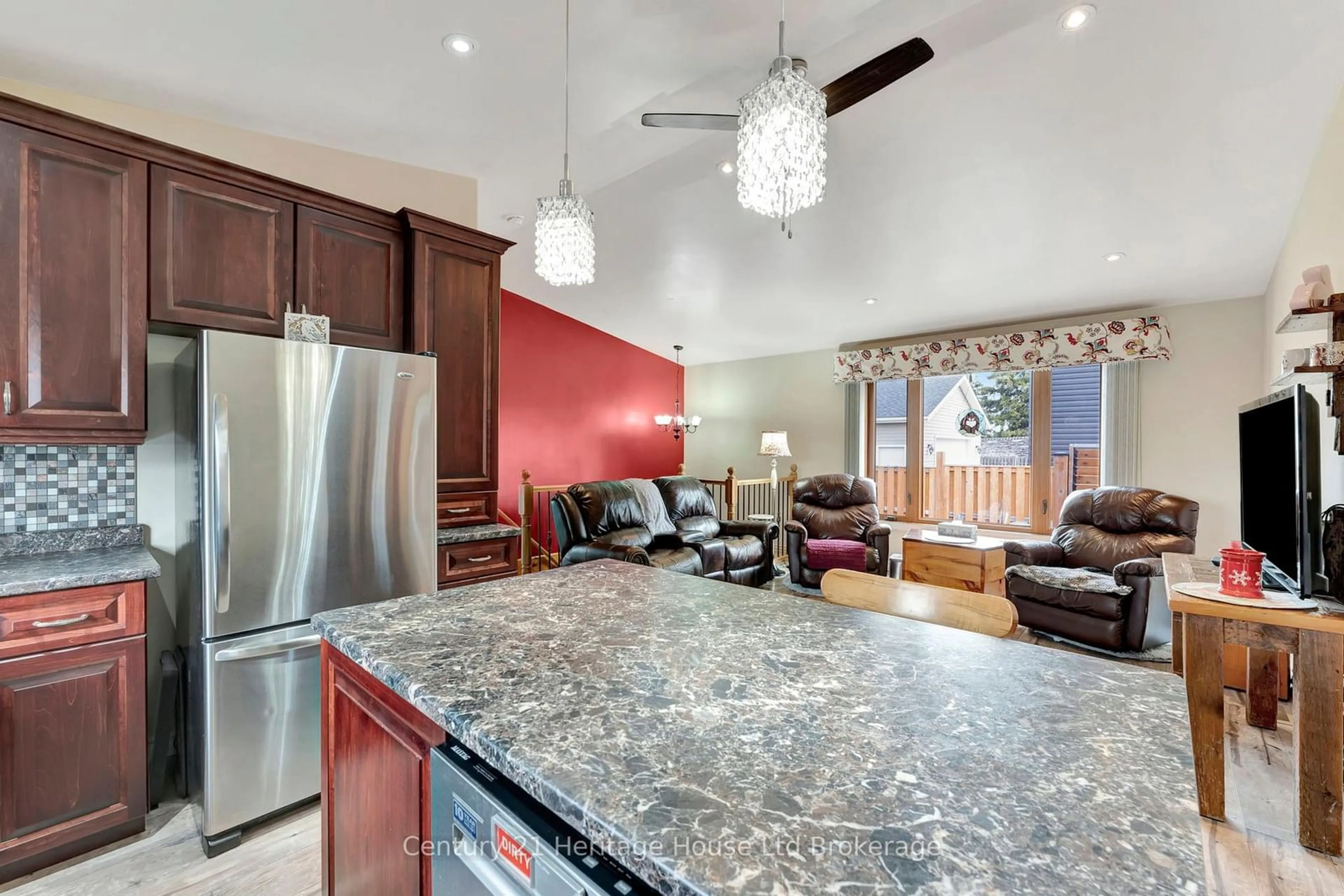 Open concept kitchen, unknown for 817 Kensington St, Woodstock Ontario N4S 5L7