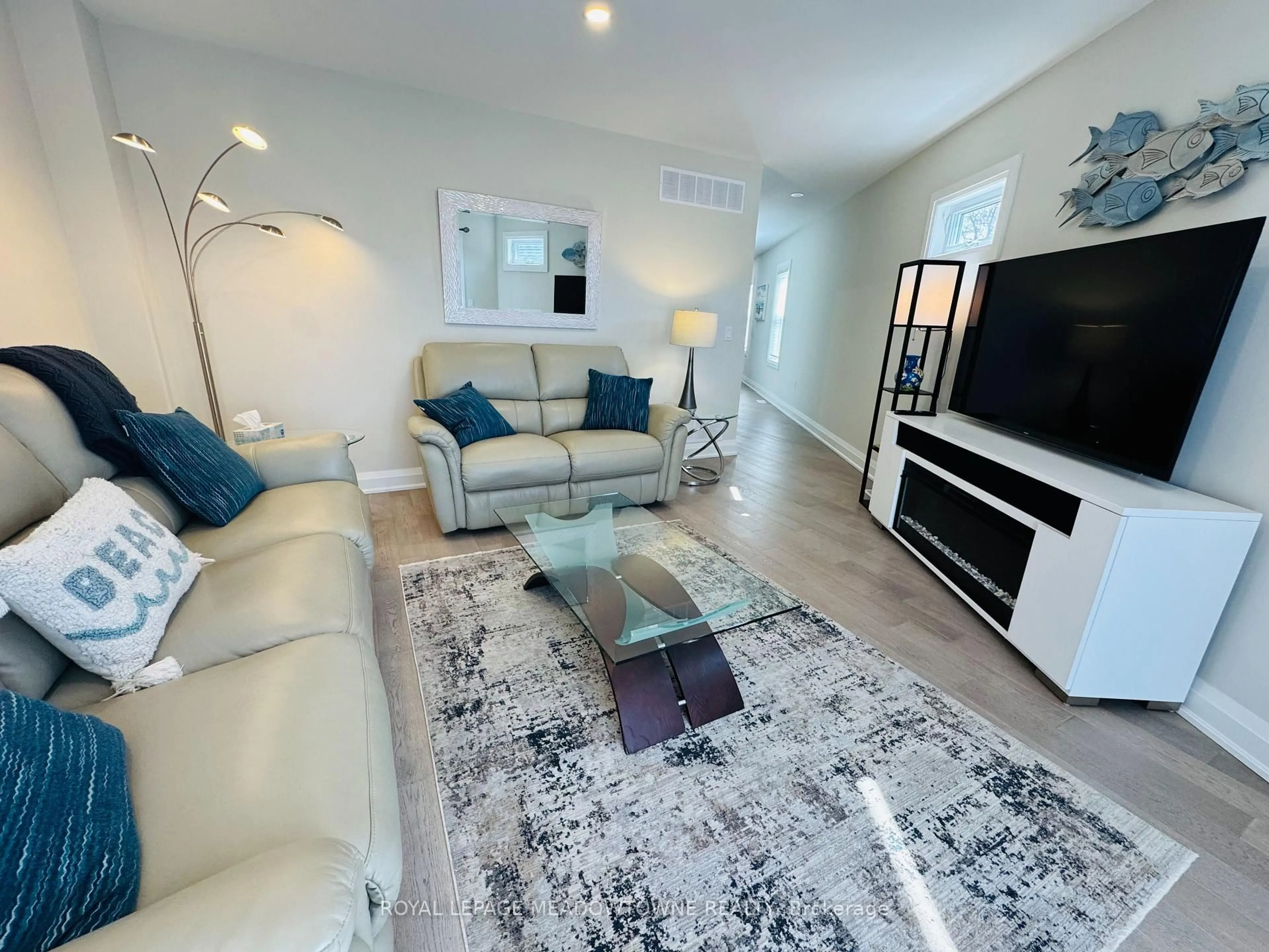 Living room with furniture, unknown for 63 Belfast Rd, Fort Erie Ontario L0S 1B0