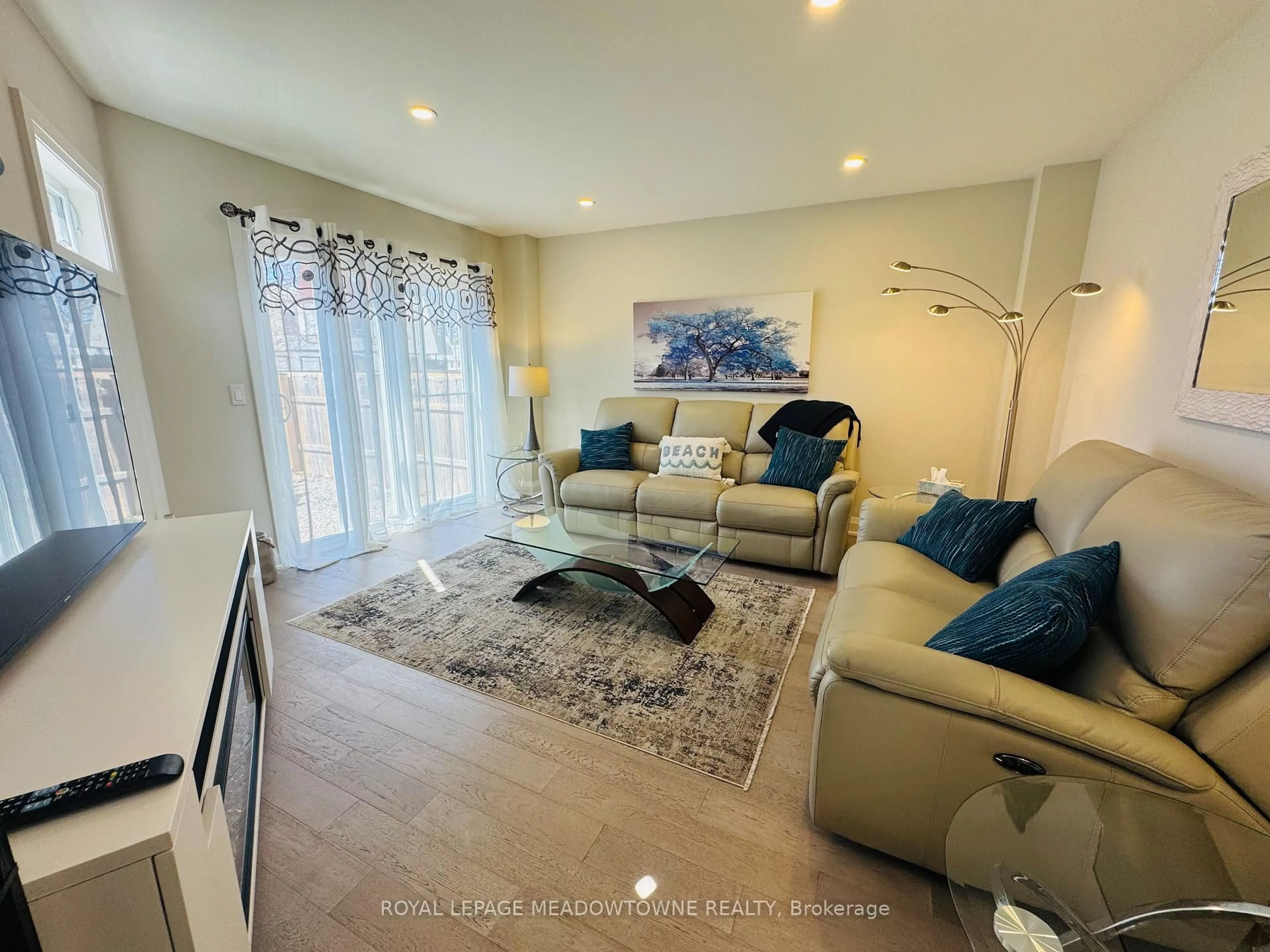 Living room with furniture, unknown for 63 Belfast Rd, Fort Erie Ontario L0S 1B0