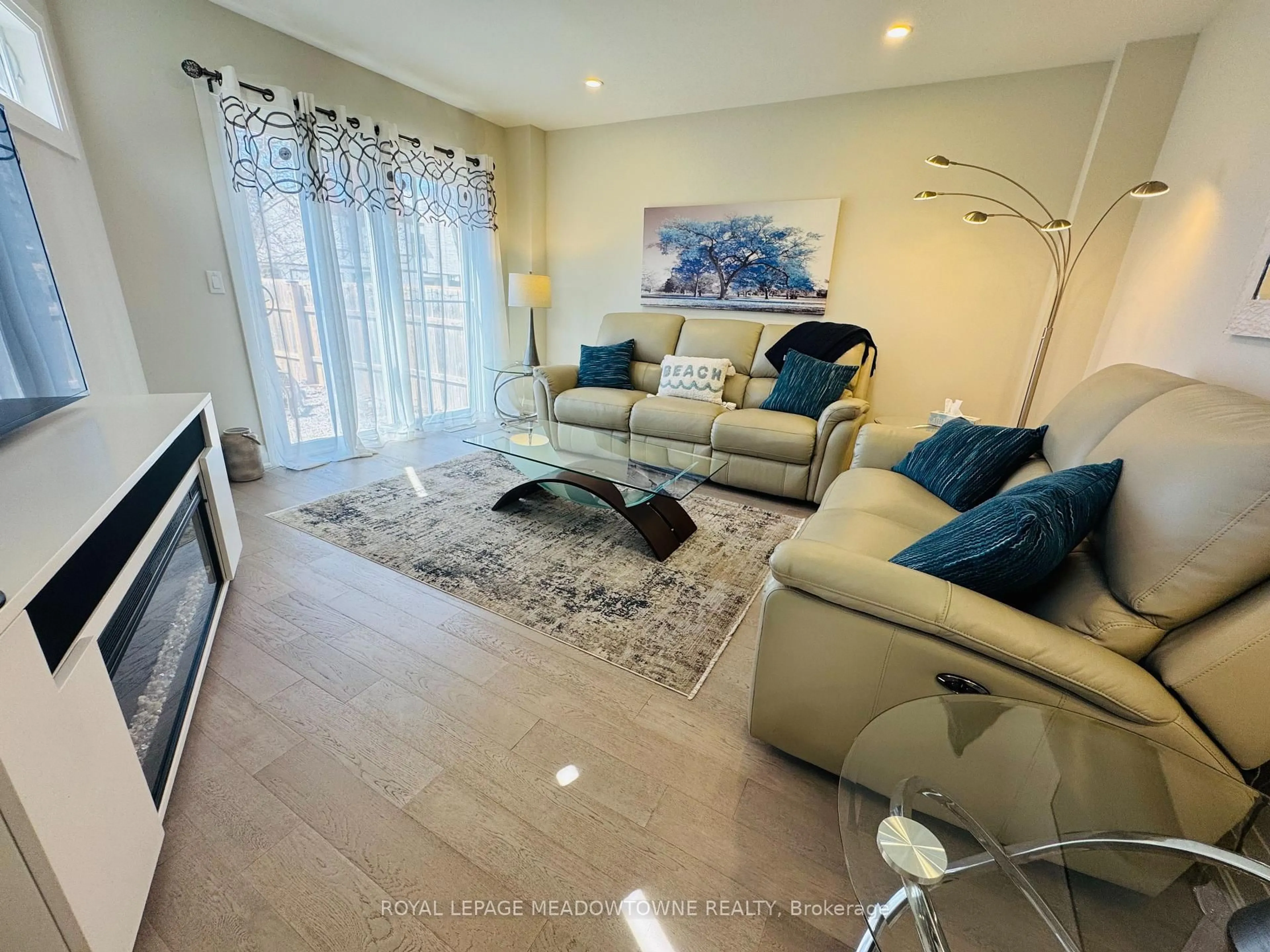 Living room with furniture, unknown for 63 Belfast Rd, Fort Erie Ontario L0S 1B0