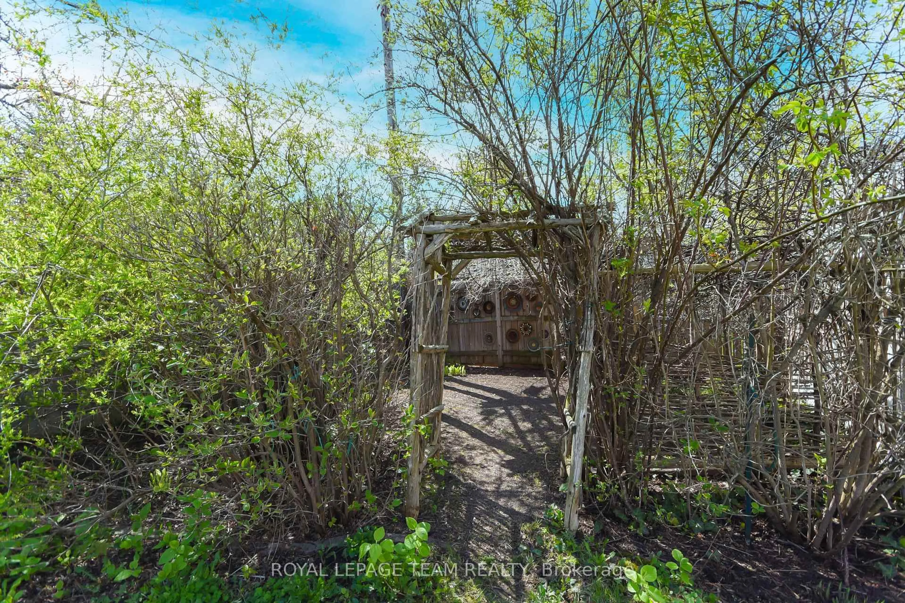 Unknown for 1613 Digby St, Ottawa Ontario K1G 0P5