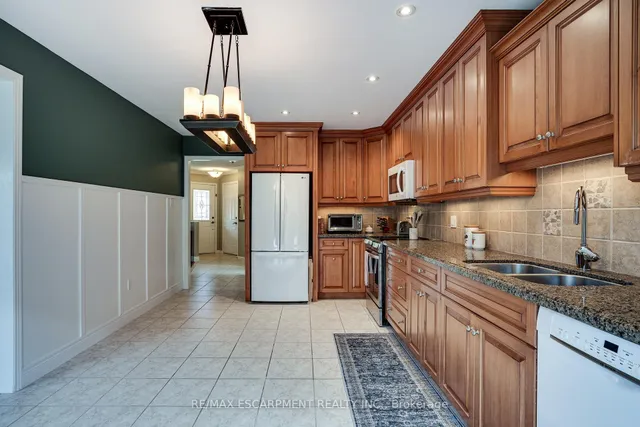 Additional property image - 70 Bridgeport Cres