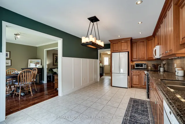 Additional property image - 70 Bridgeport Cres