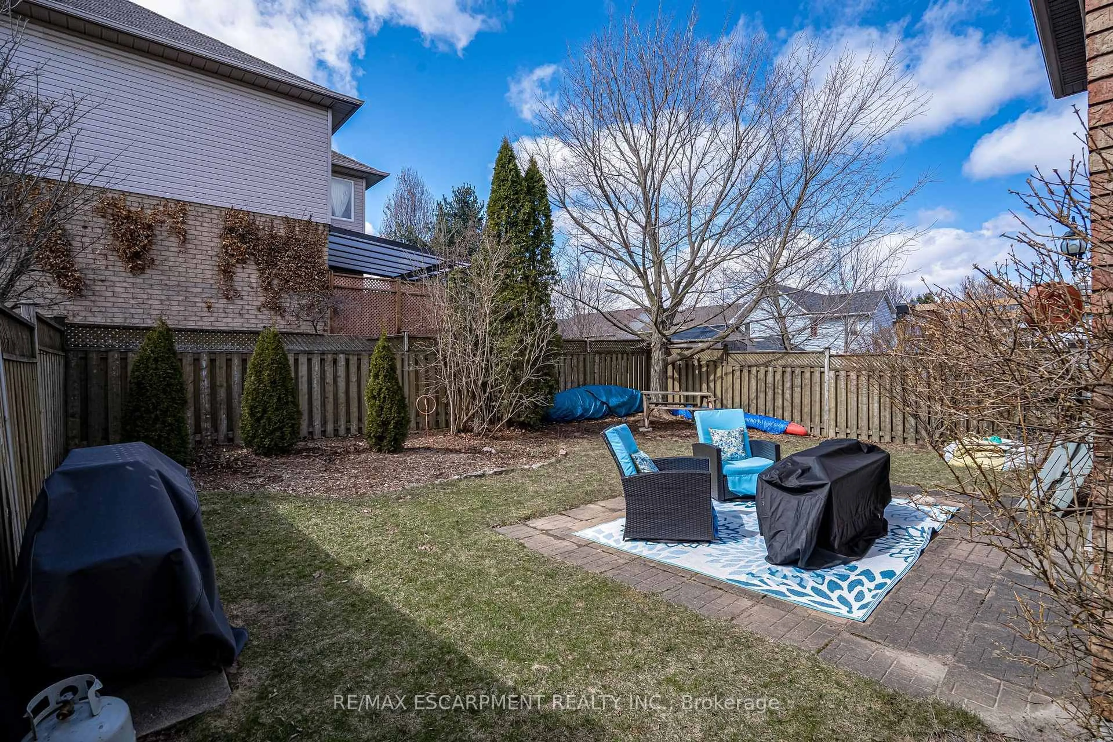 Patio, unknown for 70 Bridgeport Cres, Hamilton Ontario L9K 1K4