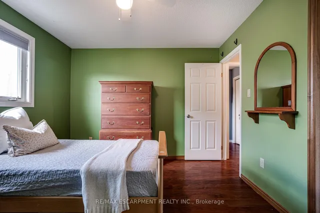 Additional property image - 70 Bridgeport Cres