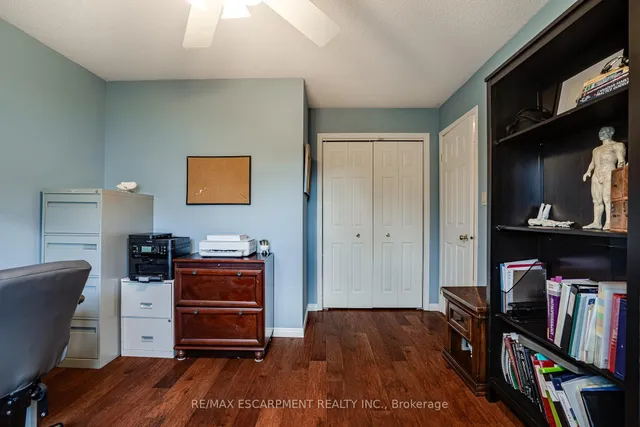 Additional property image - 70 Bridgeport Cres