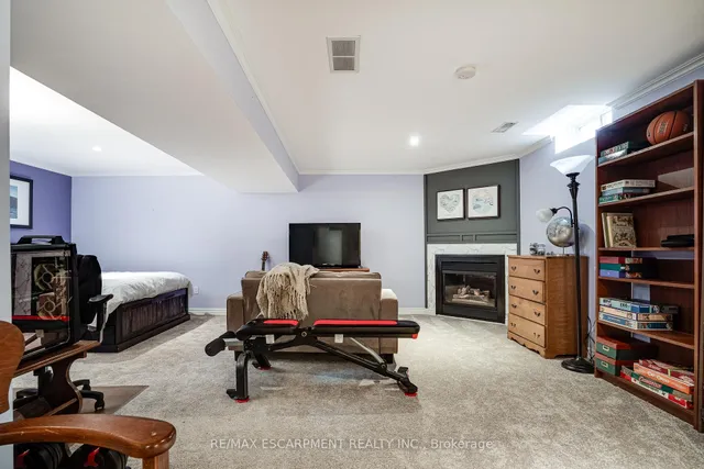 Additional property image - 70 Bridgeport Cres