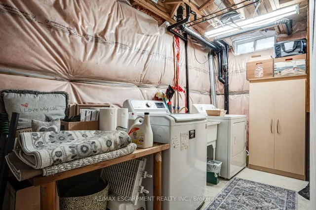 Additional property image - 70 Bridgeport Cres