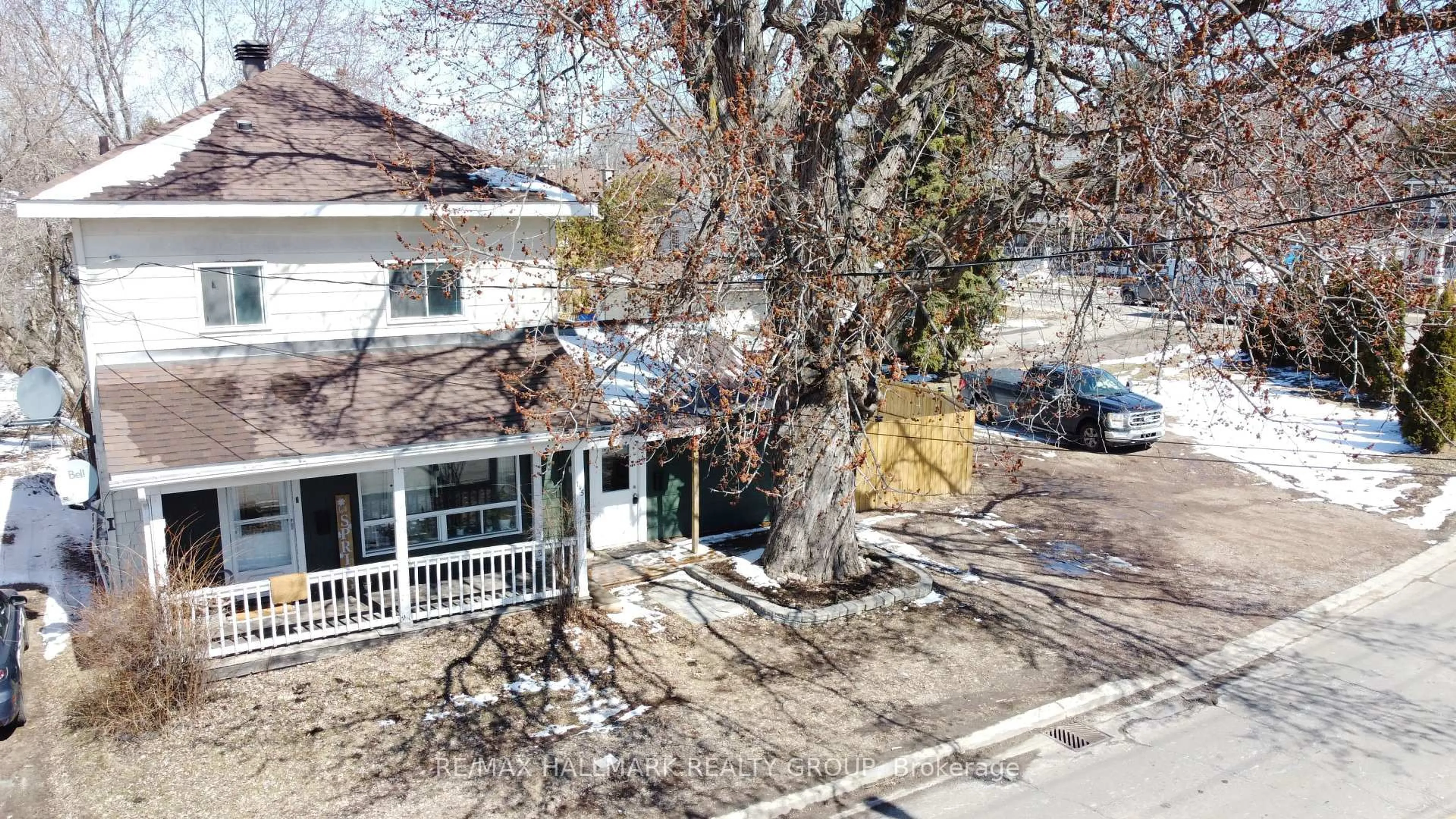 A pic from outside/outdoor area/front of a property/back of a property/a pic from drone, street for 145 Metcalfe St, Pembroke Ontario K8A 2V3