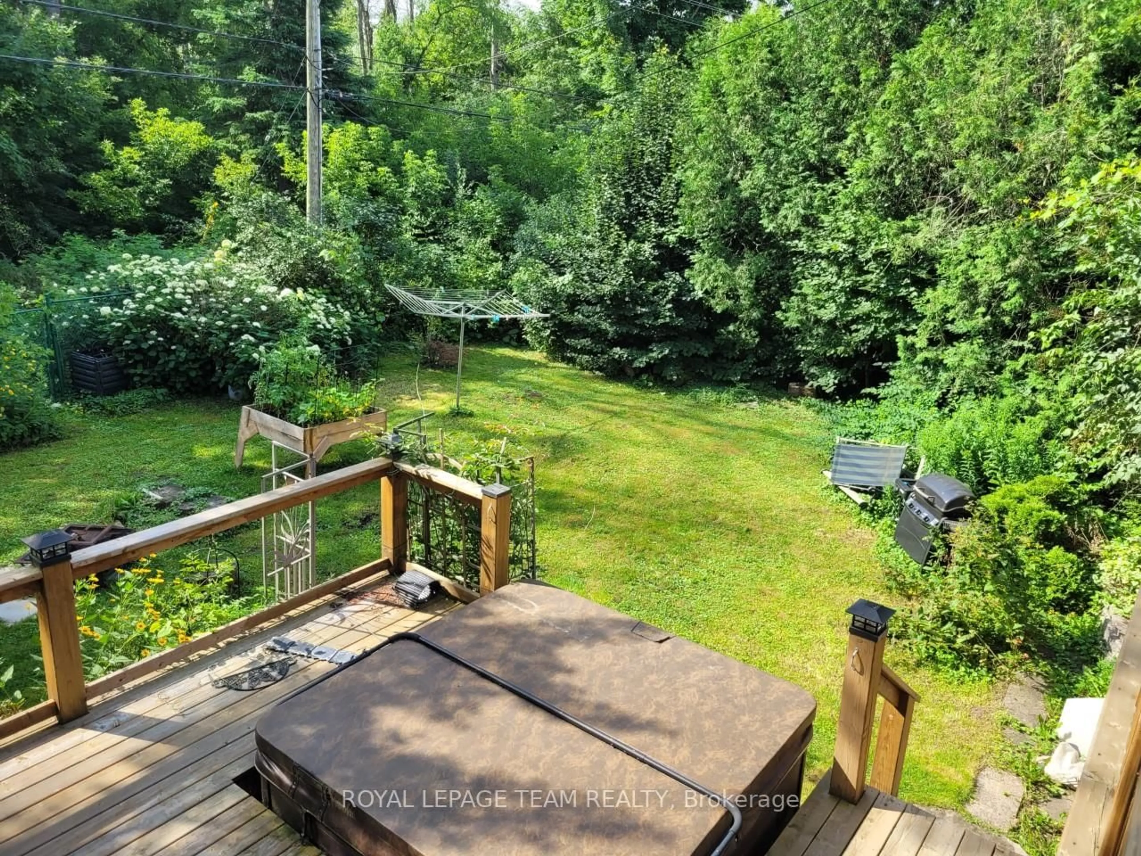 A pic from outside/outdoor area/front of a property/back of a property/a pic from drone, forest/trees view for 209 Reynolds Dr, Brockville Ontario K6V 1X8