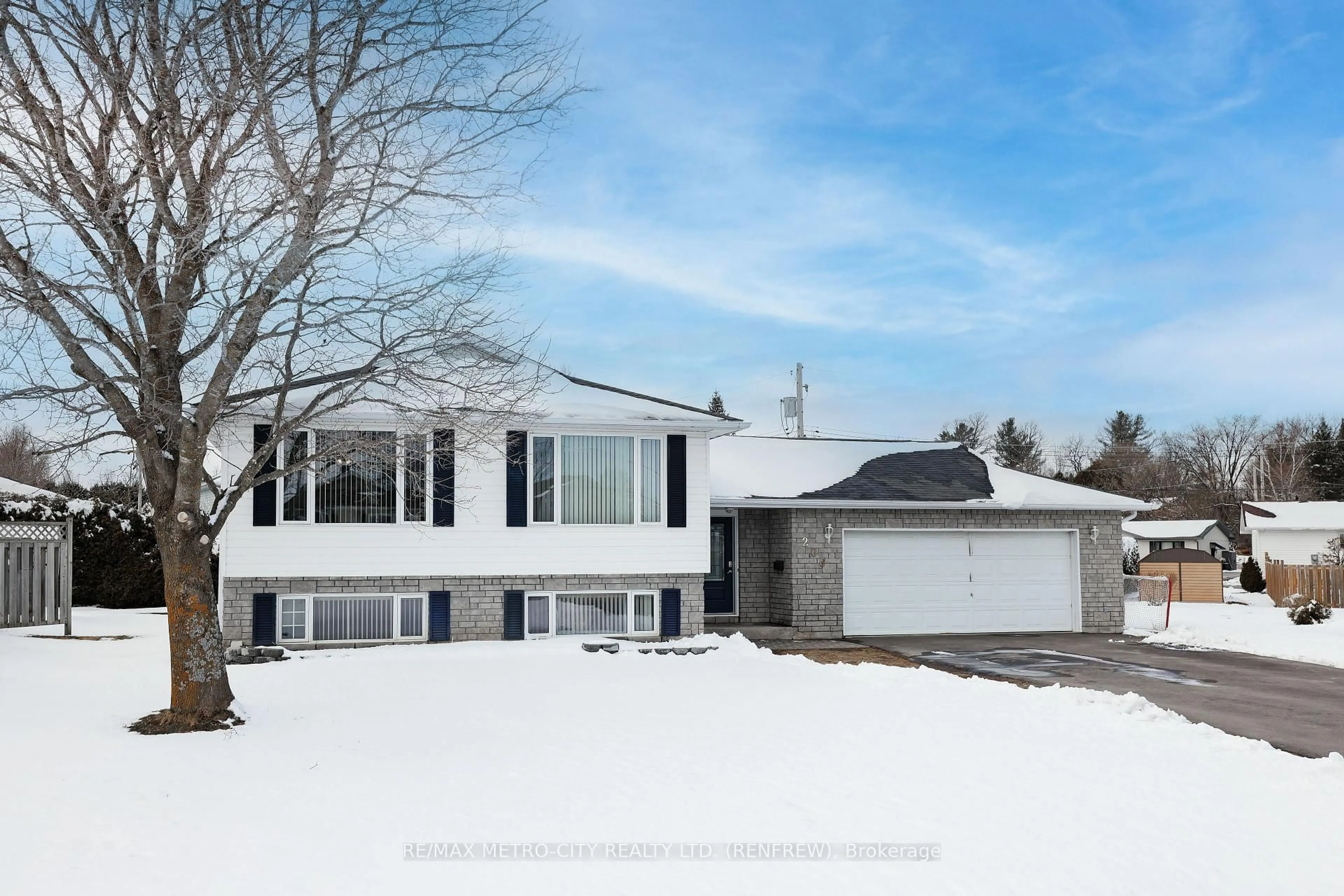 Unknown for 206 Vanier Cres, Renfrew Ontario K7V 4M9