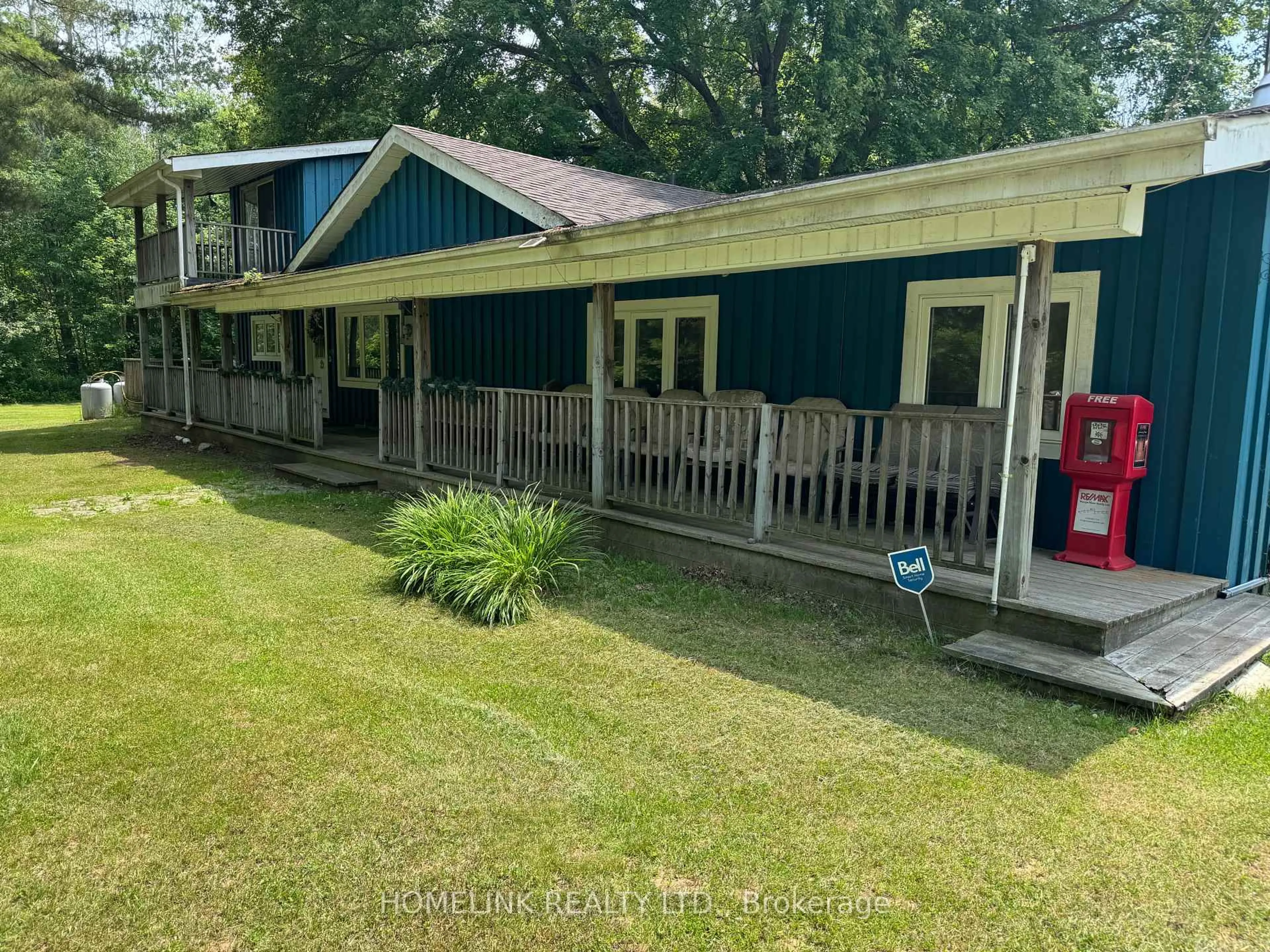 A pic from outside/outdoor area/front of a property/back of a property/a pic from drone, building for 371 Barcovan Beach Rd, Brighton Ontario K0K 1L0