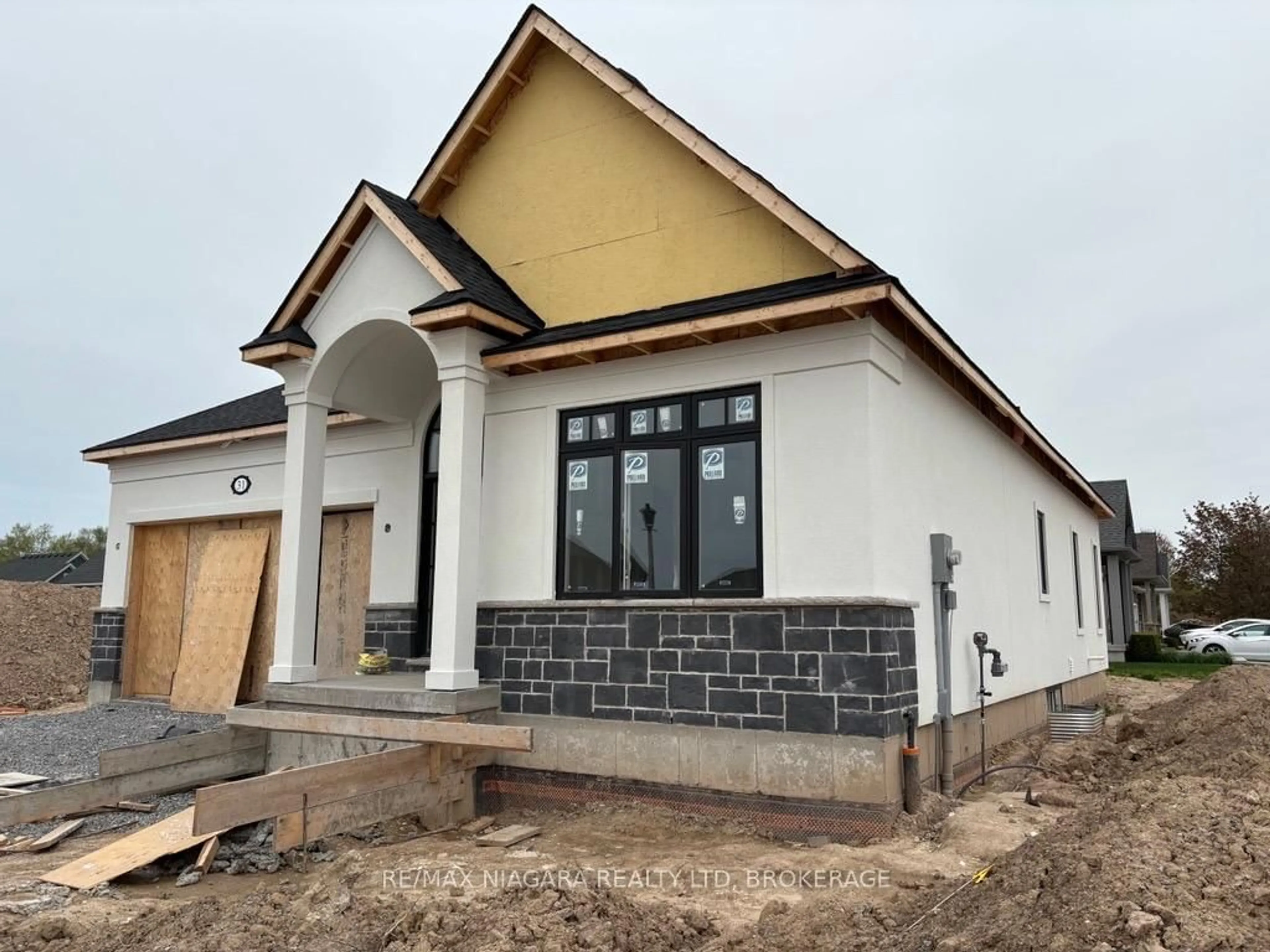 Home with brick exterior material, building for 31 Harvest Dr, Niagara-on-the-Lake Ontario L0S 1J0