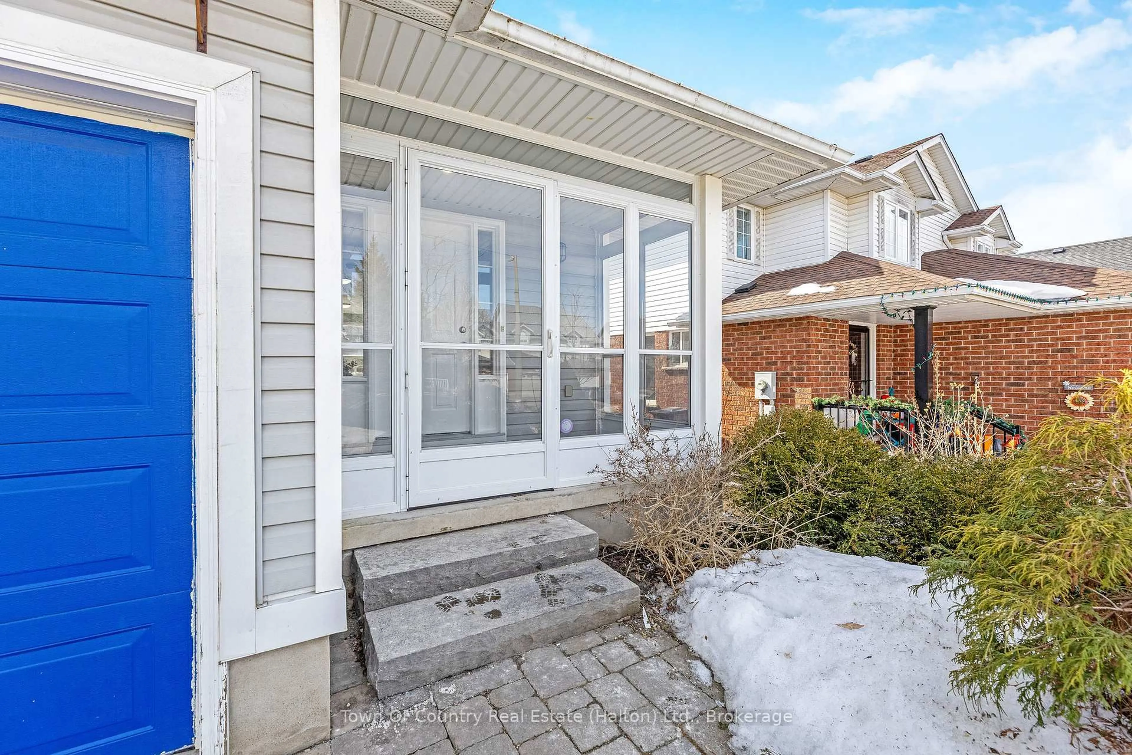 Indoor entryway for 10 Kearney St, Guelph Ontario N1E 7H2