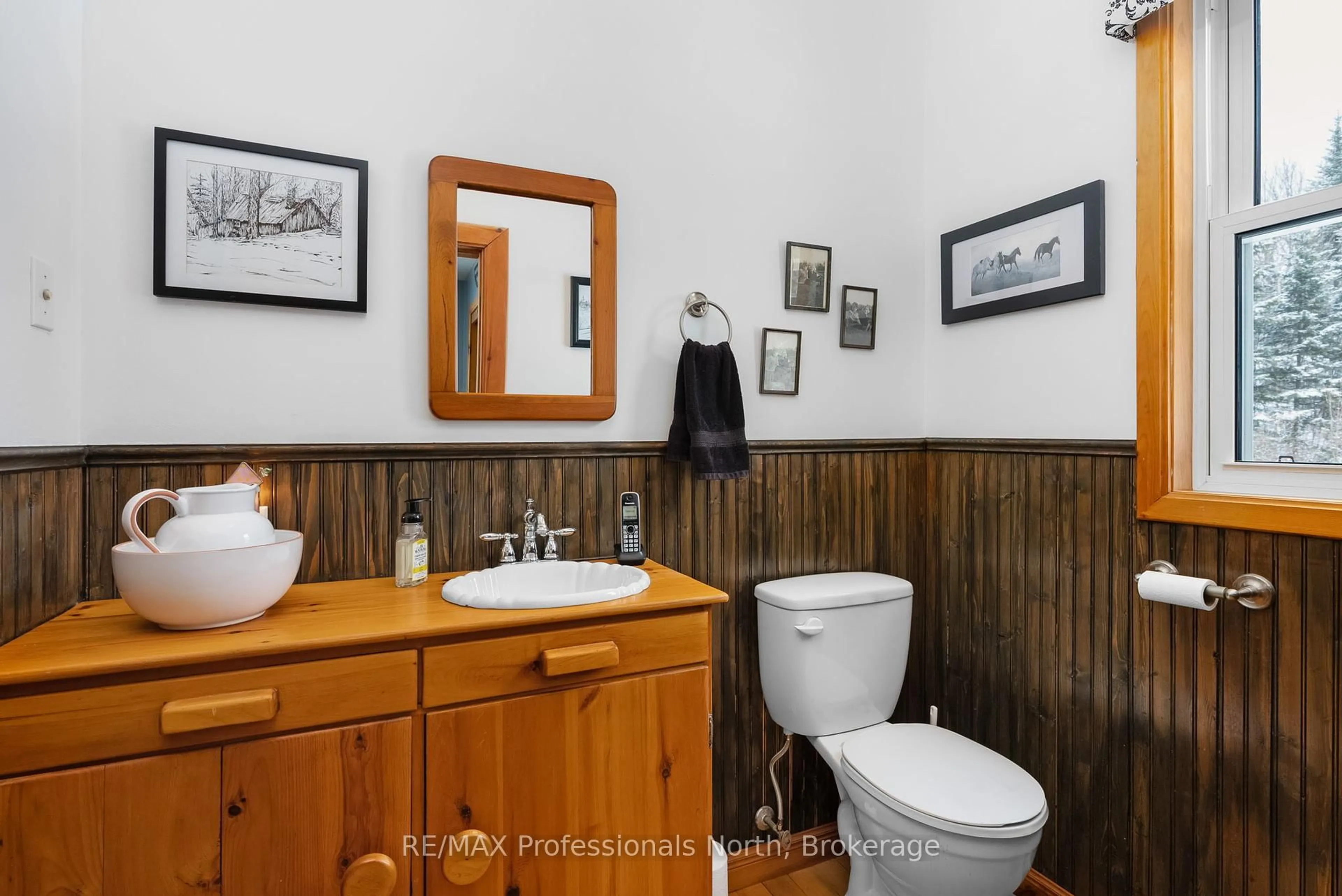 Standard bathroom, ceramic/tile floor for 2901 Limberlost Rd #3, Lake of Bays Ontario P1H 2J6