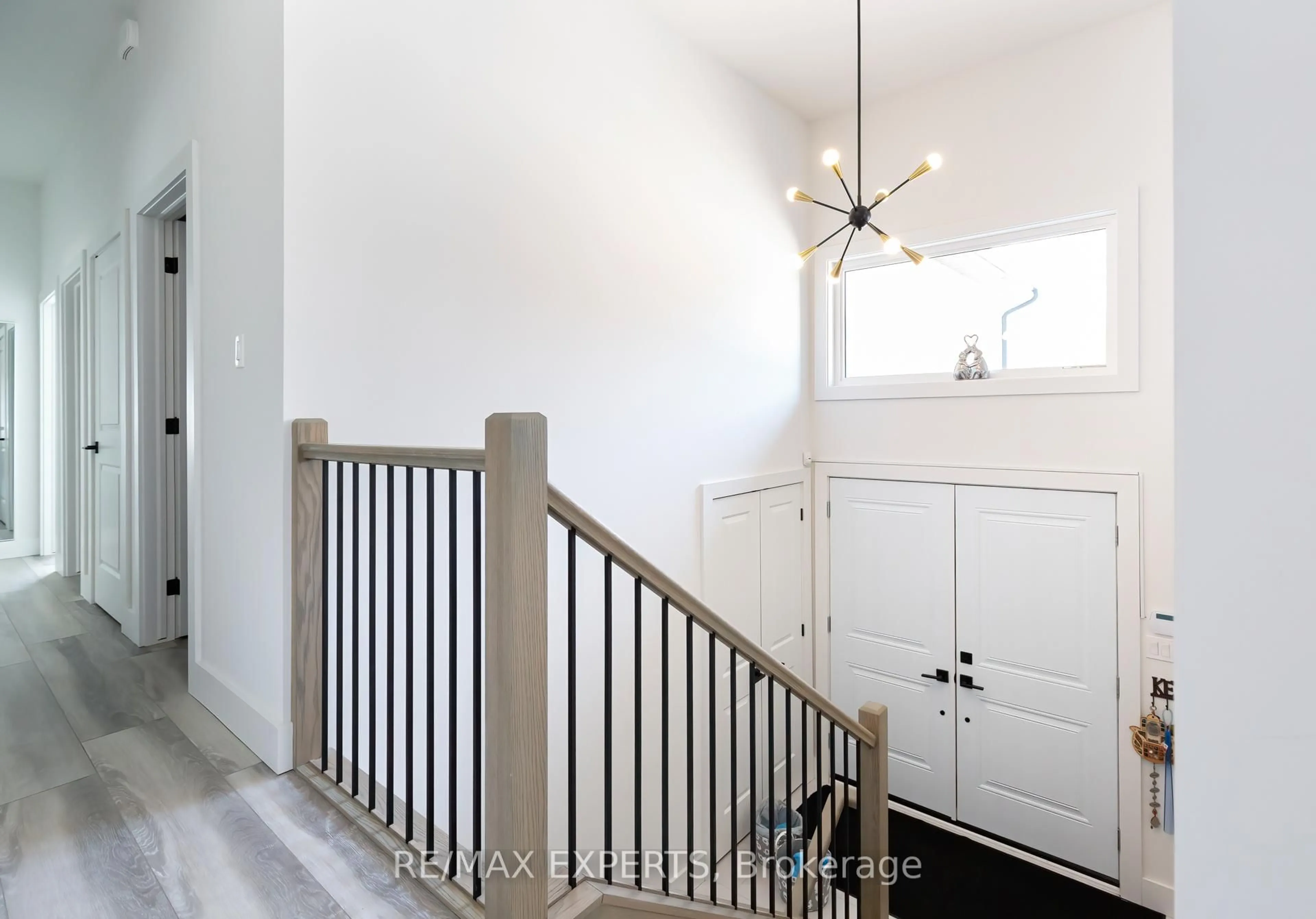 Indoor entryway for 226 Larocque Rd, North Bay Ontario P1B 8G3