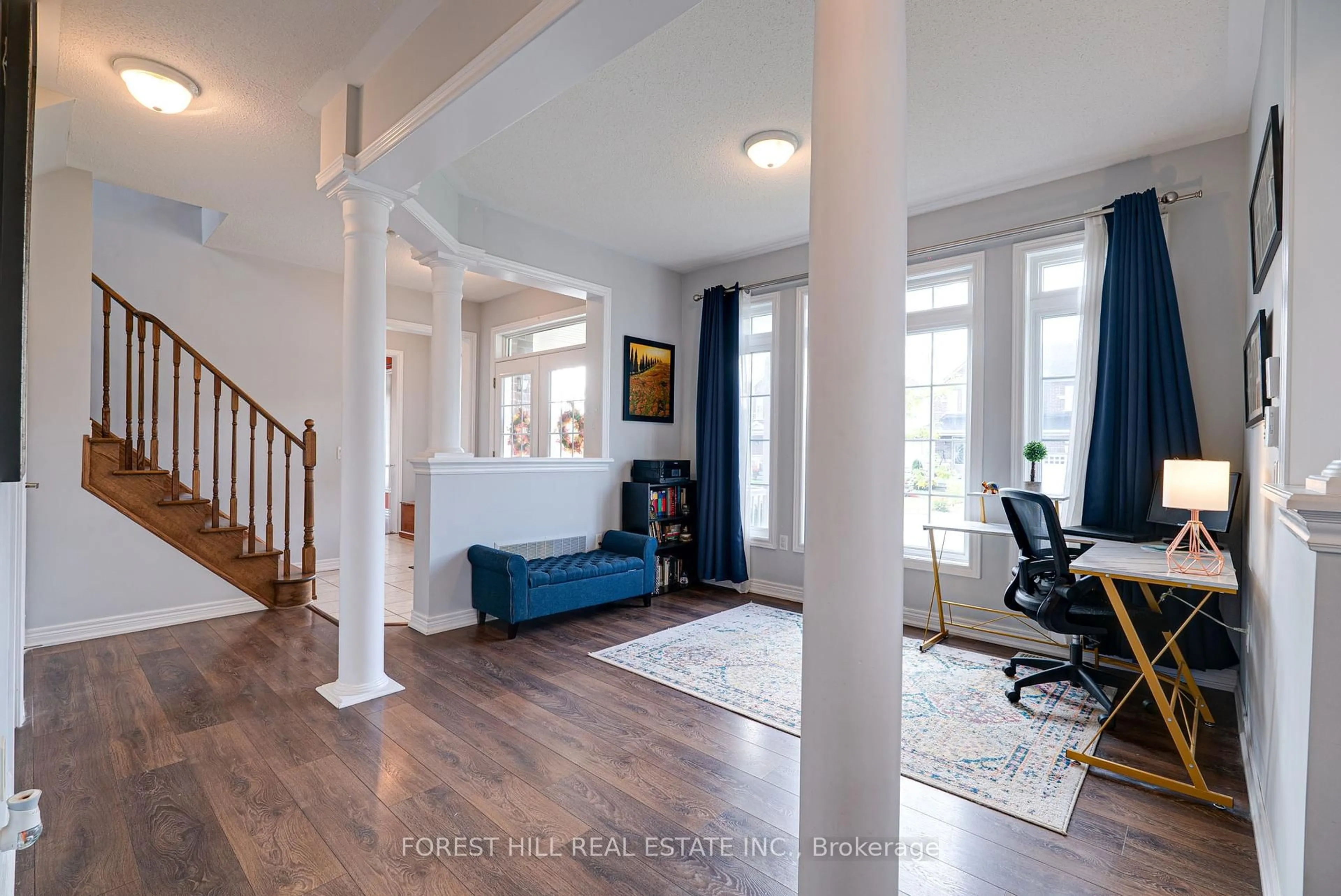 Indoor entryway for 701 Cook Cres, Shelburne Ontario L9V 3V6