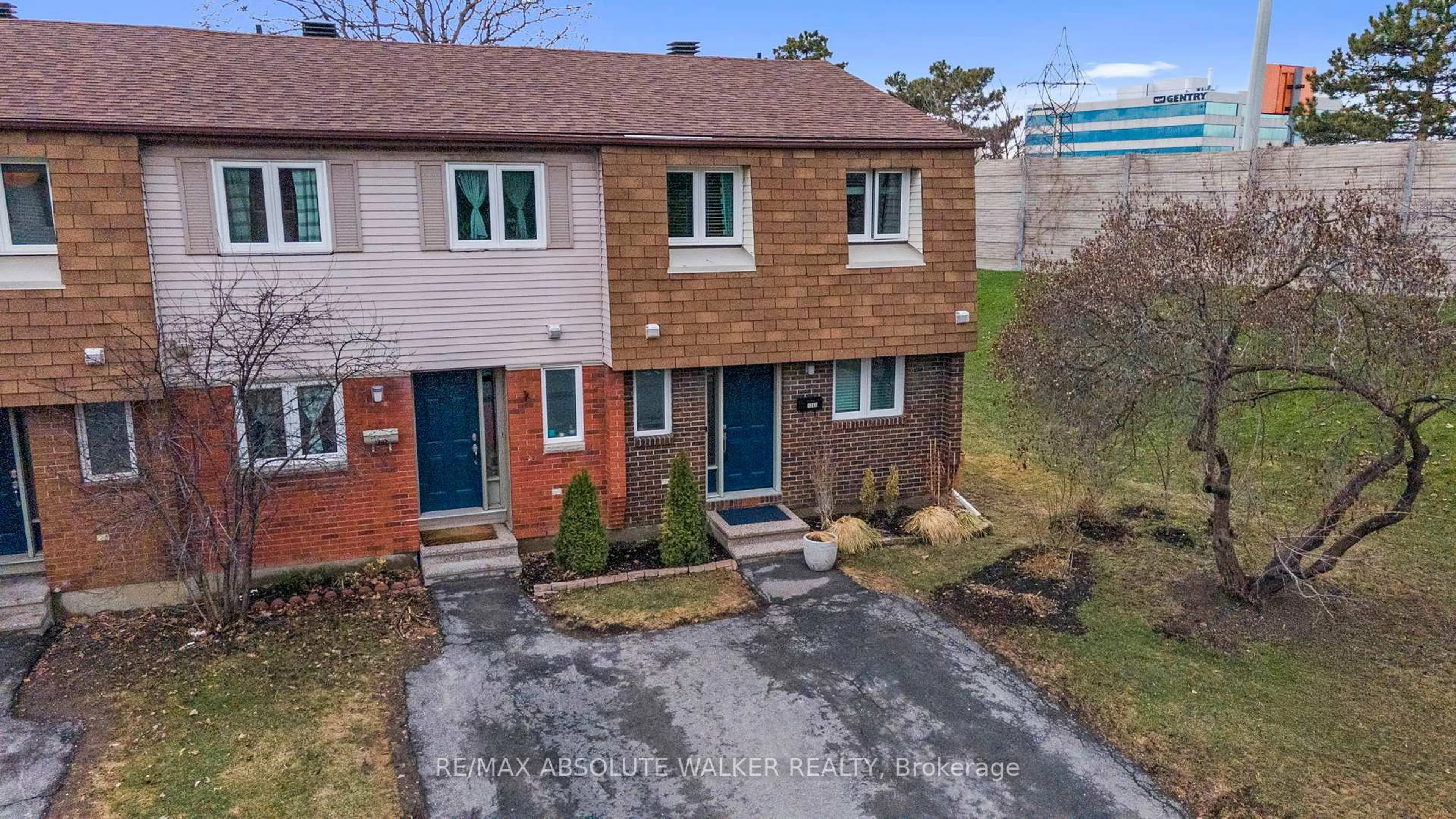 A pic from outside/outdoor area/front of a property/back of a property/a pic from drone, street for 1300 Alness Crt, Ottawa Ontario K1B 5H2